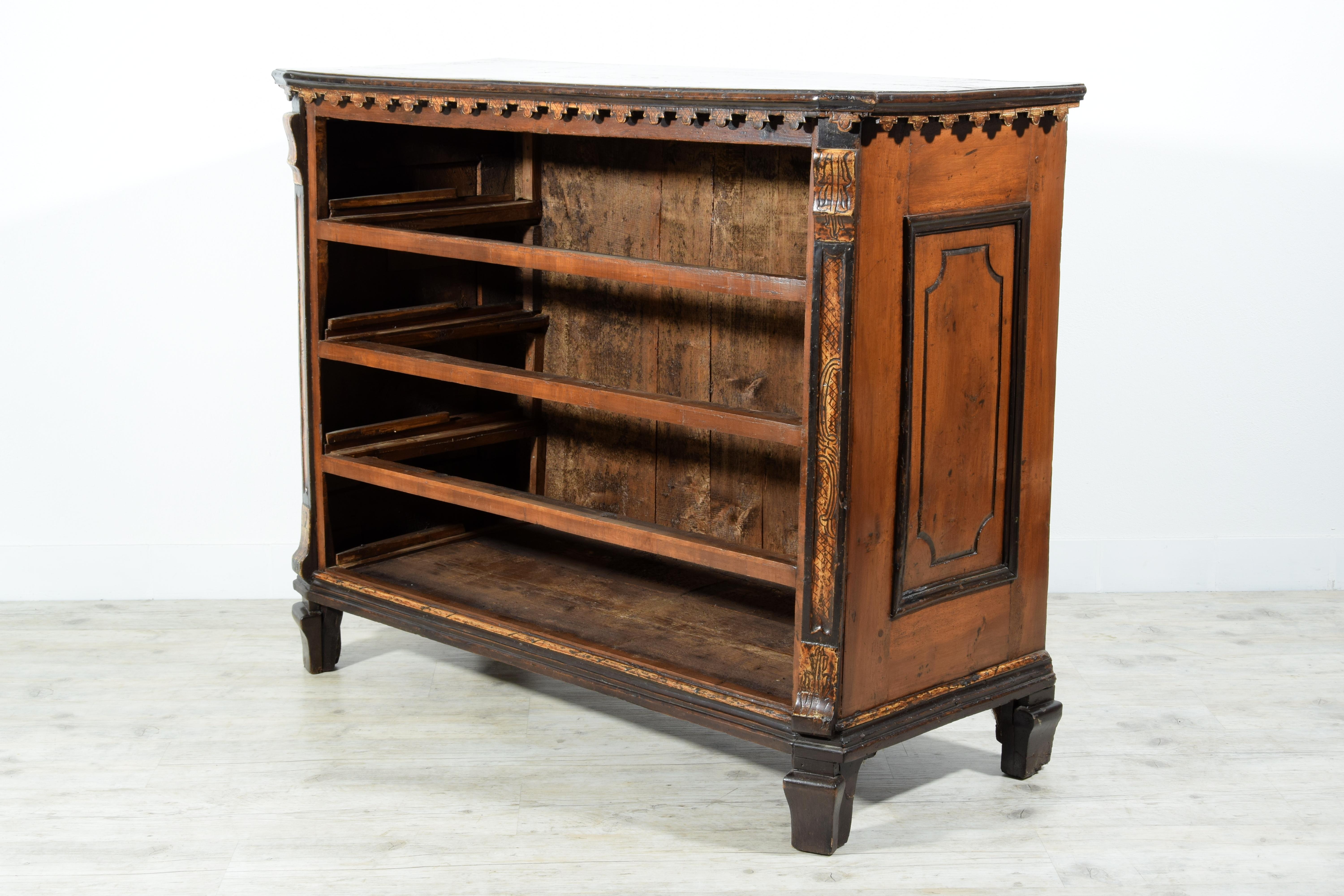 17th Century, Italian Baroque Walnut Chest of Drawers For Sale 15