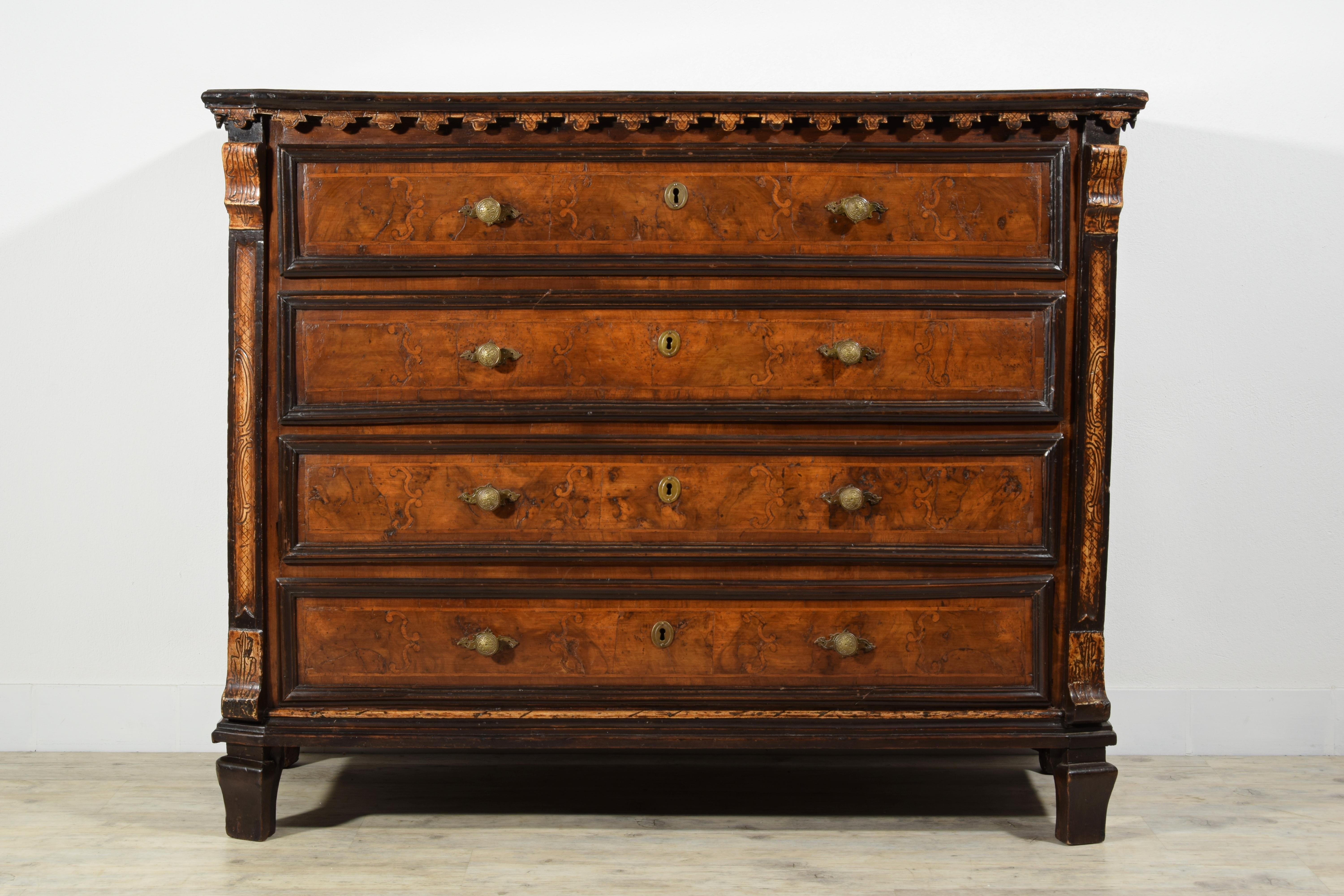 Inlay 17th Century, Italian Baroque Walnut Chest of Drawers For Sale