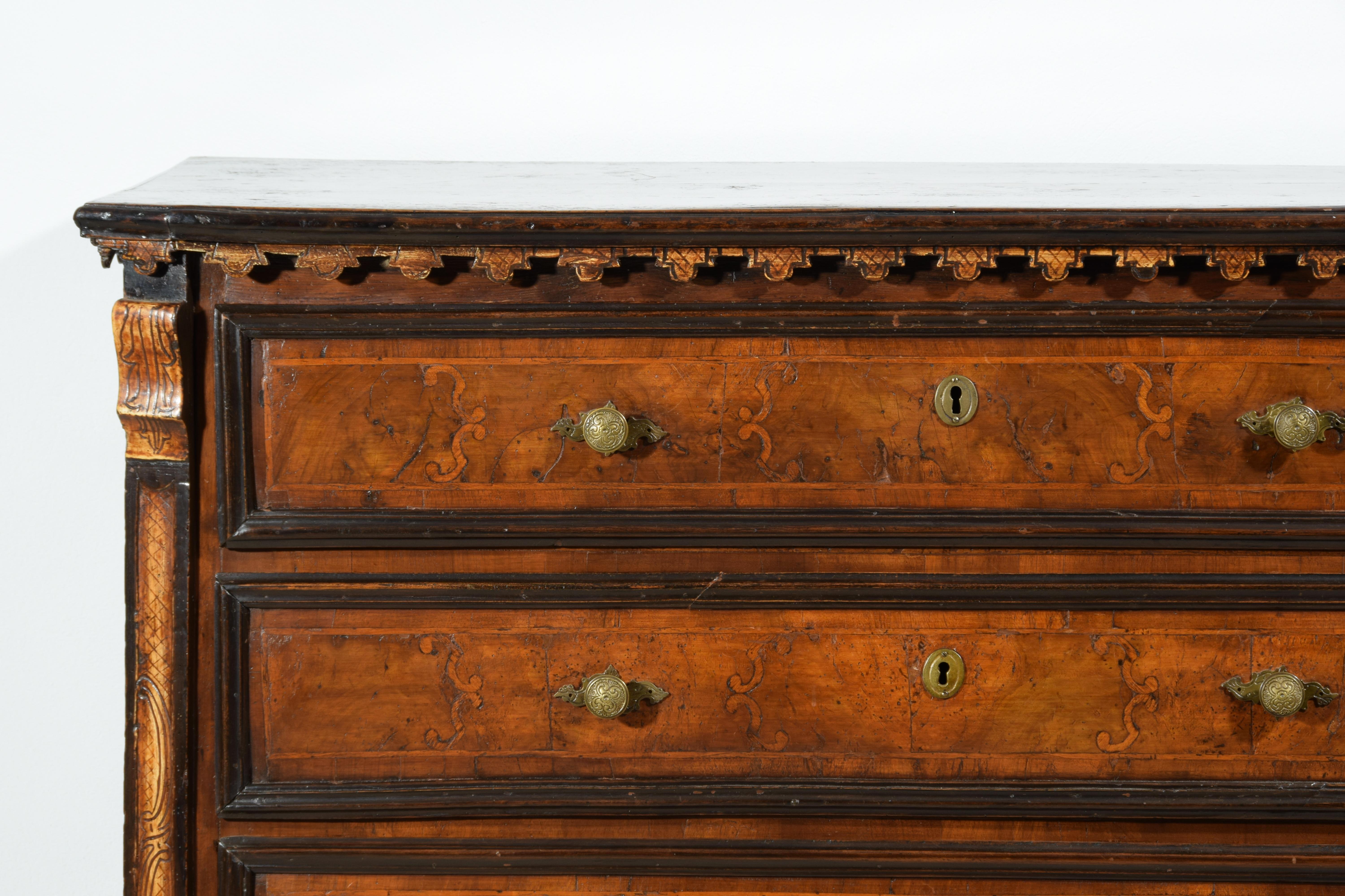 Wood 17th Century, Italian Baroque Walnut Chest of Drawers For Sale