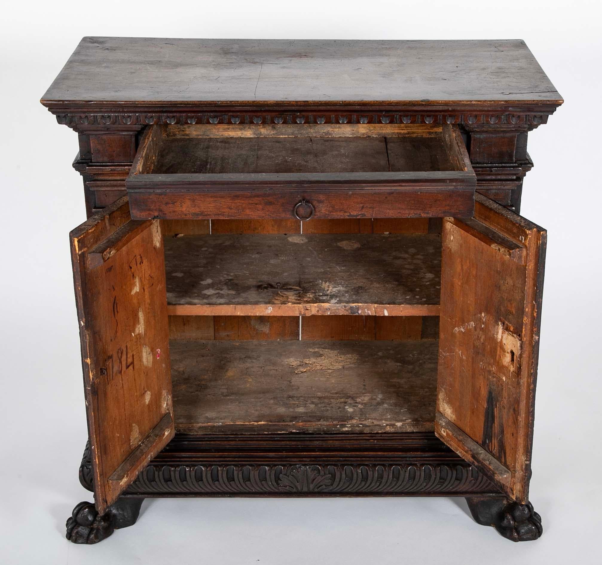 Crédence en noyer baroque italienne du 17e siècle en vente 4
