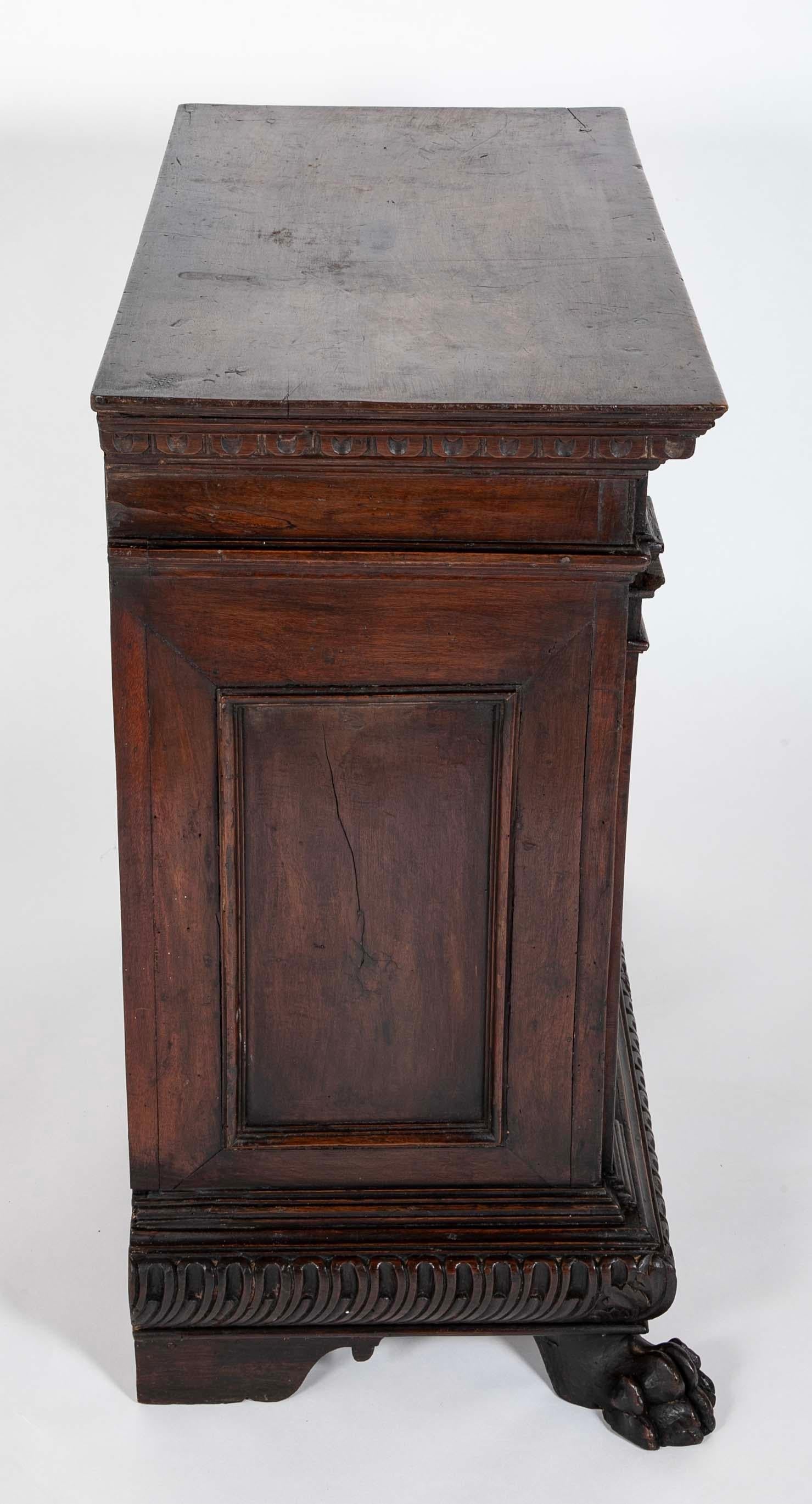 Crédence en noyer baroque italienne du 17e siècle en vente 5
