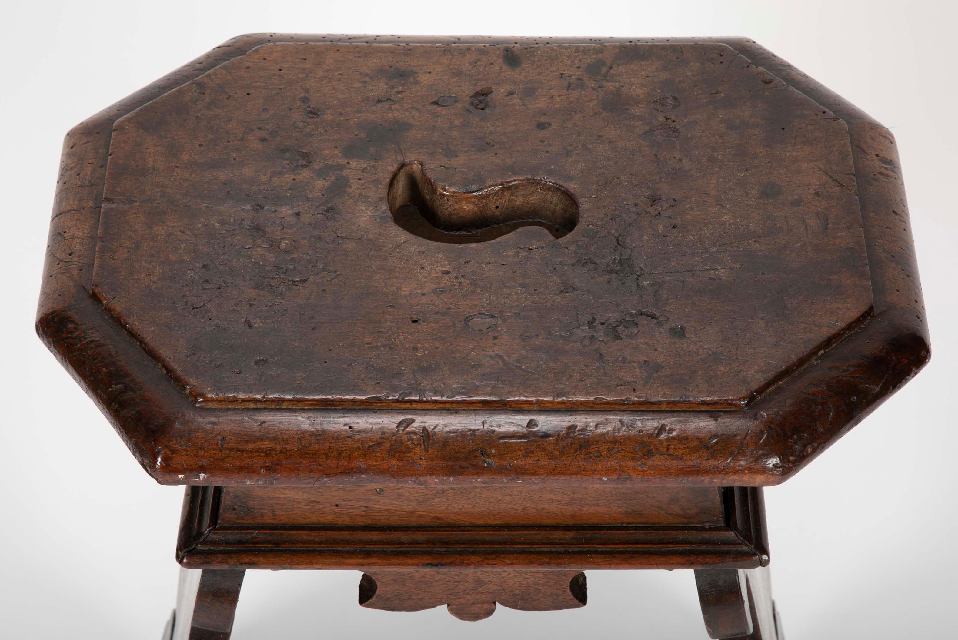 17th Century Italian Baroque Walnut Stool In Good Condition In Stamford, CT