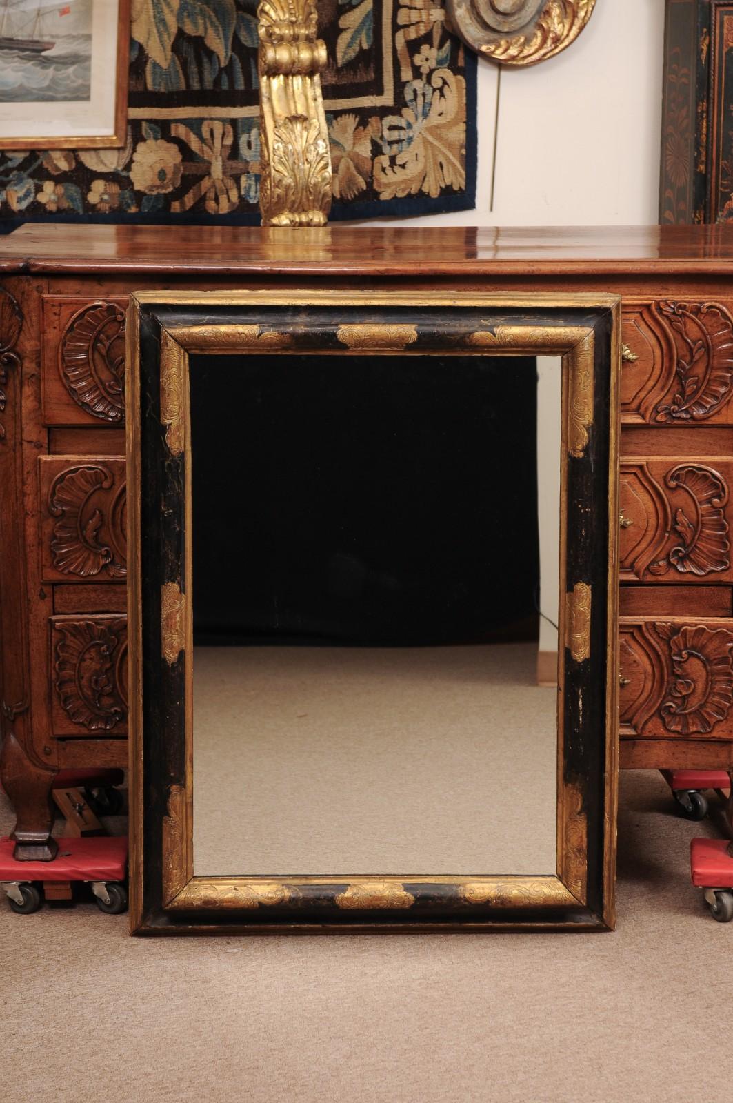 Miroir italien du 17e siècle en bois doré ébonisé et parcellaire État moyen - En vente à Atlanta, GA