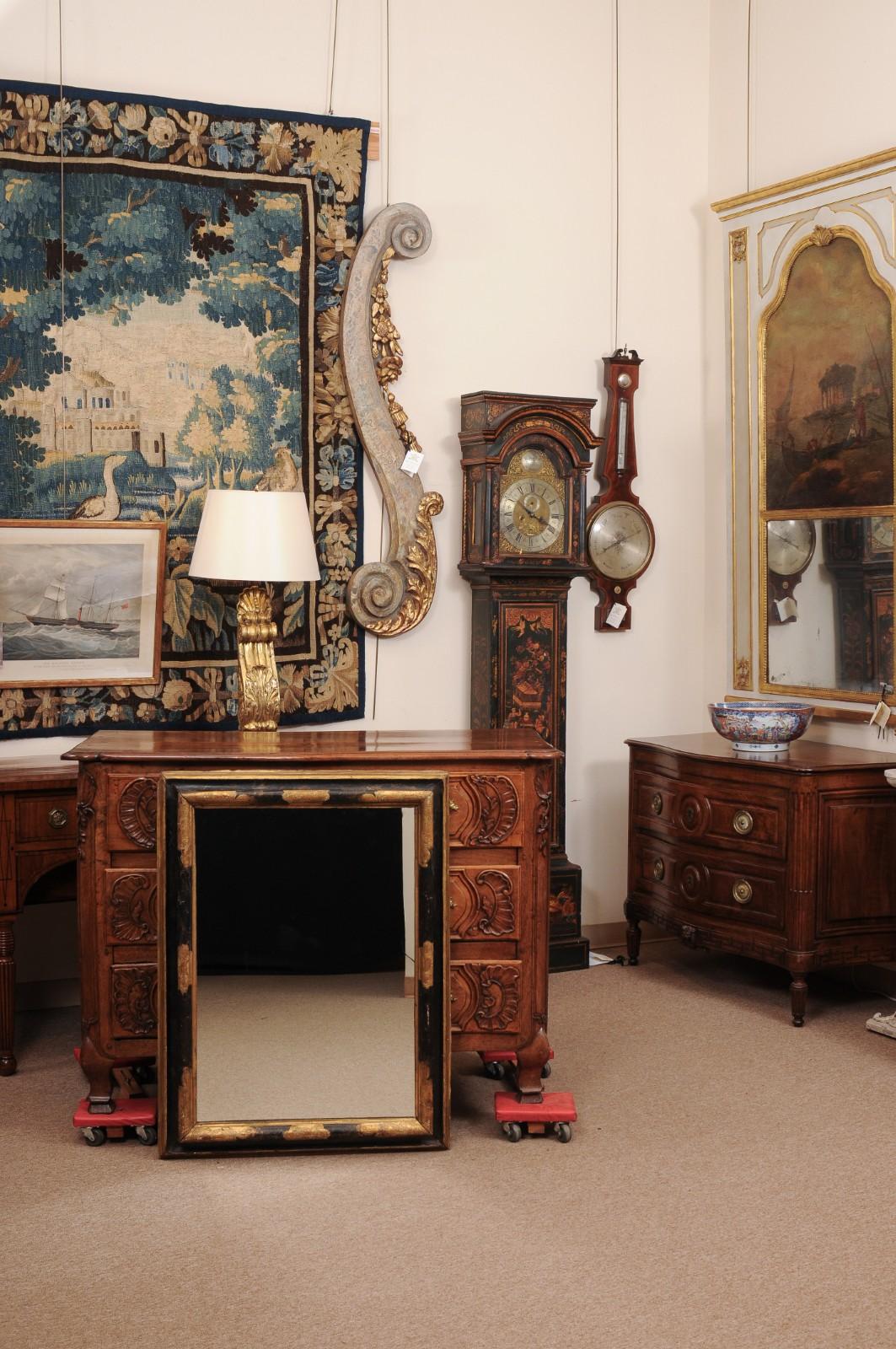 XVIIIe siècle et antérieur Miroir italien du 17e siècle en bois doré ébonisé et parcellaire en vente