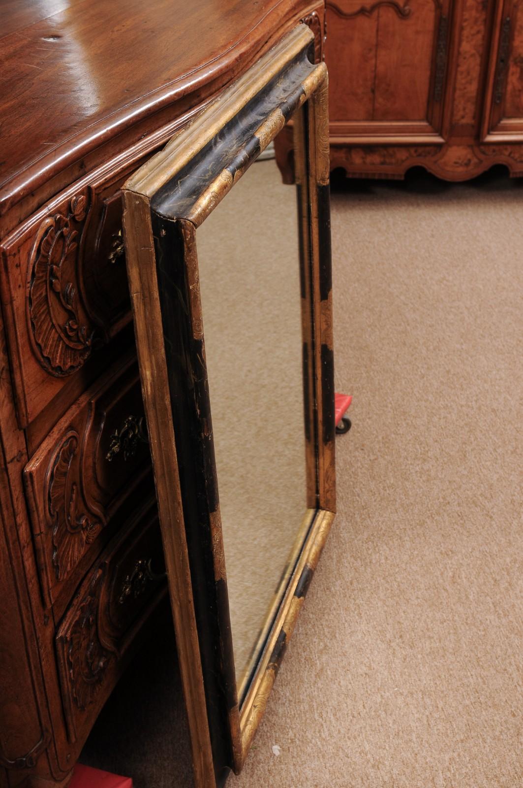 Miroir italien du 17e siècle en bois doré ébonisé et parcellaire en vente 5