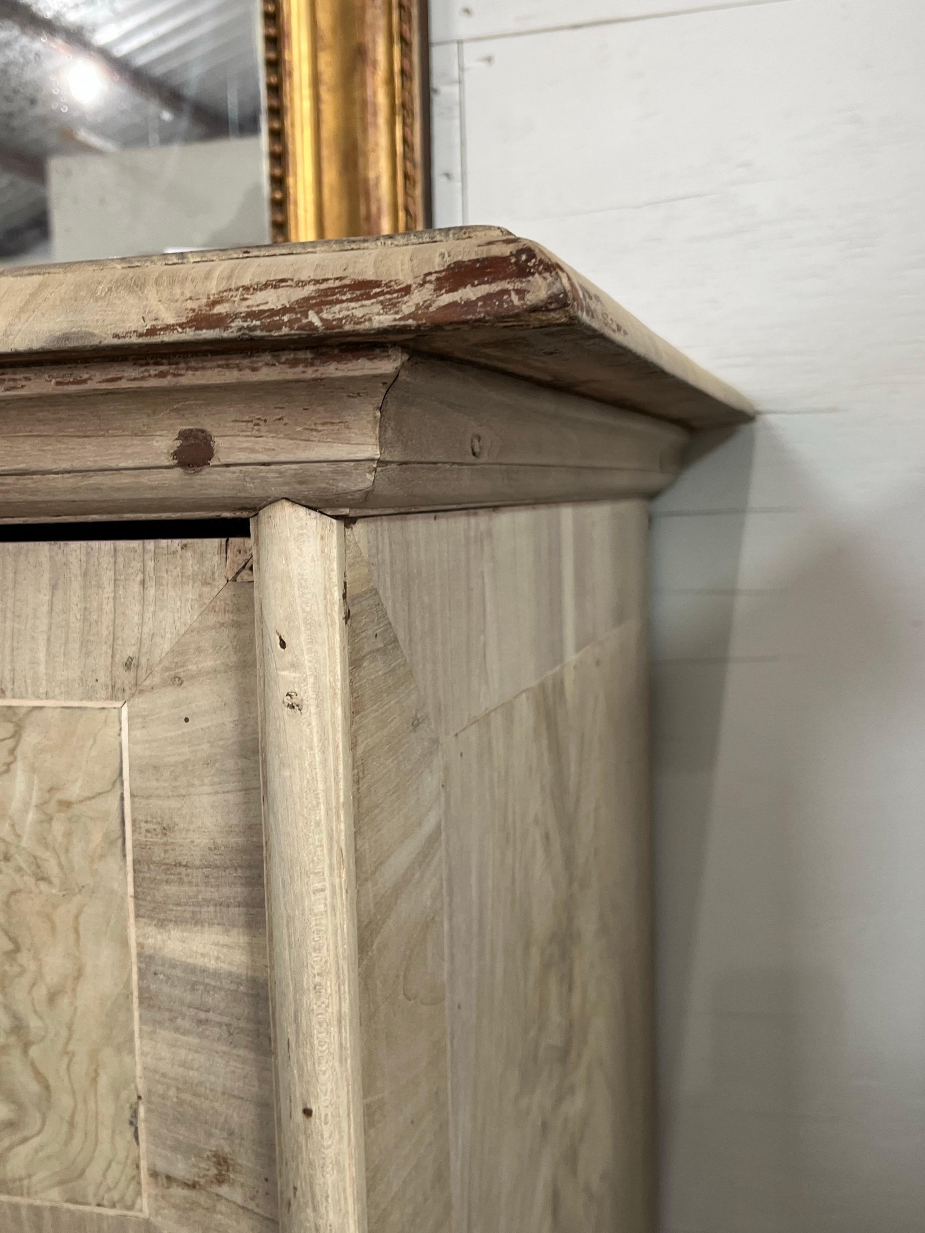 17th Century Italian Bleached Walnut Commode With Veneer and Walnut Burl For Sale 5