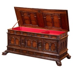 Baule Cassone intagliato italiano del XVII secolo con cassetti e pannello interno intagliato