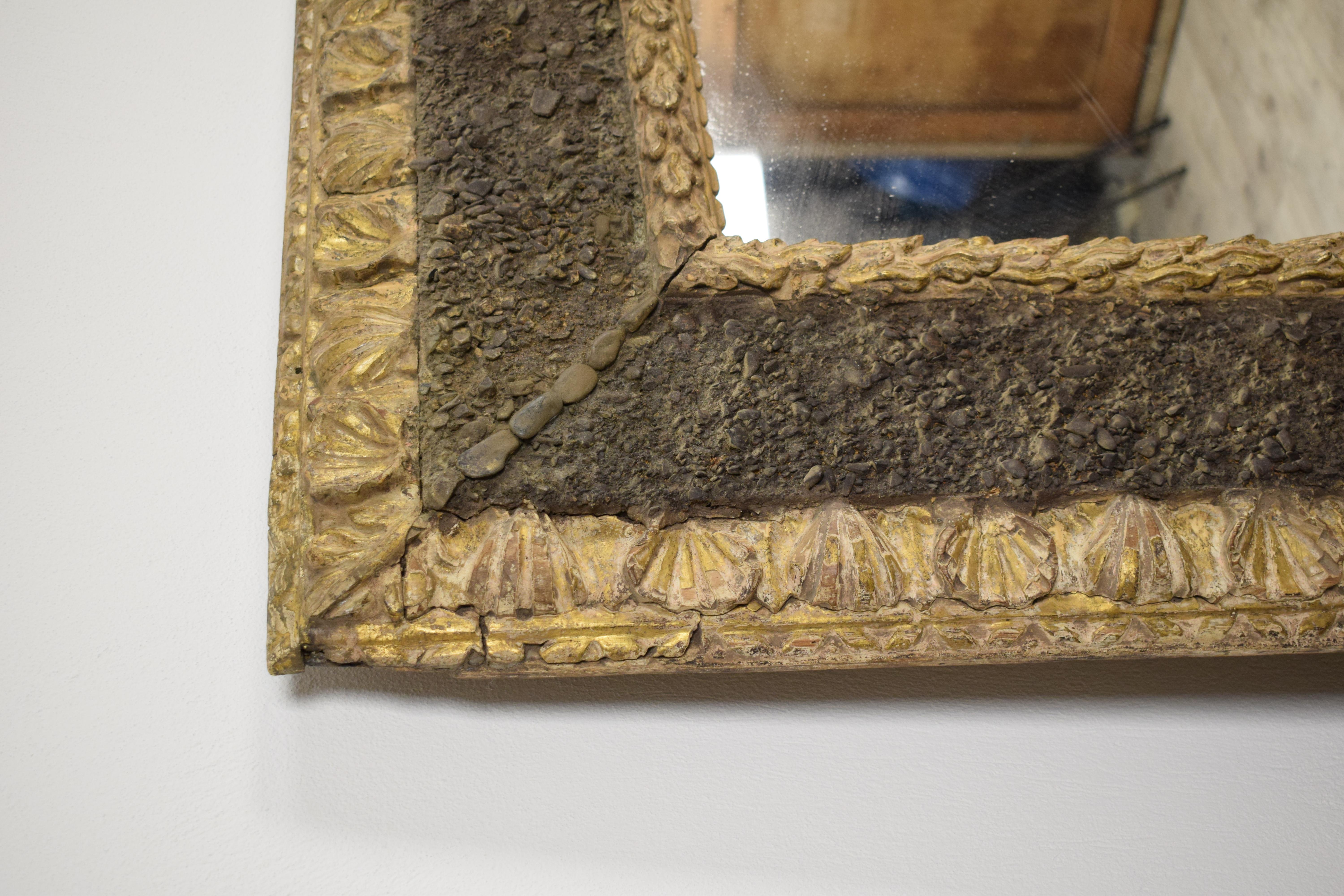 17th Century, Italian Carved Giltwood Mirror with Small Stones For Sale 2