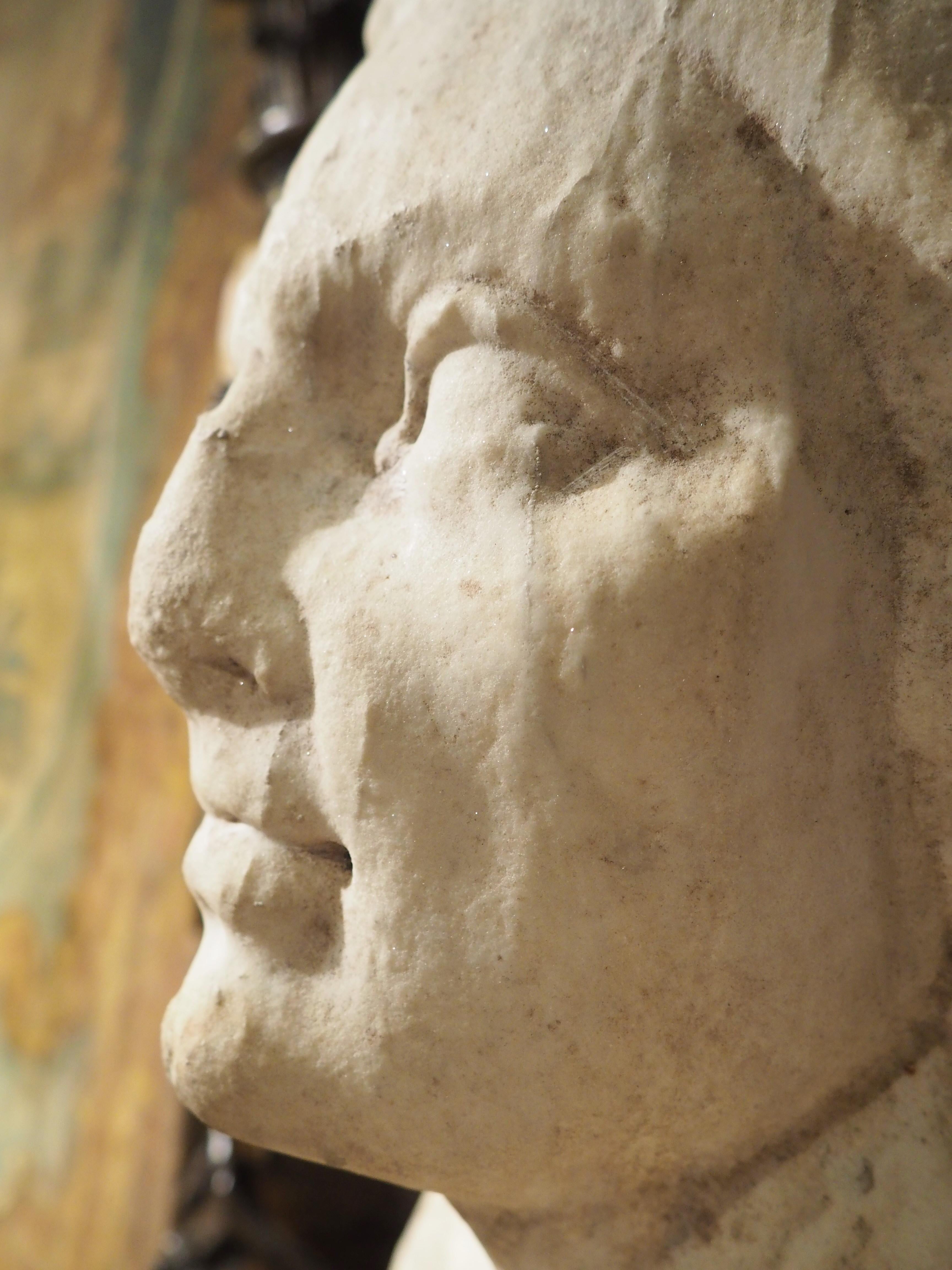 Buste italien en marbre sculpté du 17ème siècle sur socle en fer de la côte amalfitaine en vente 12