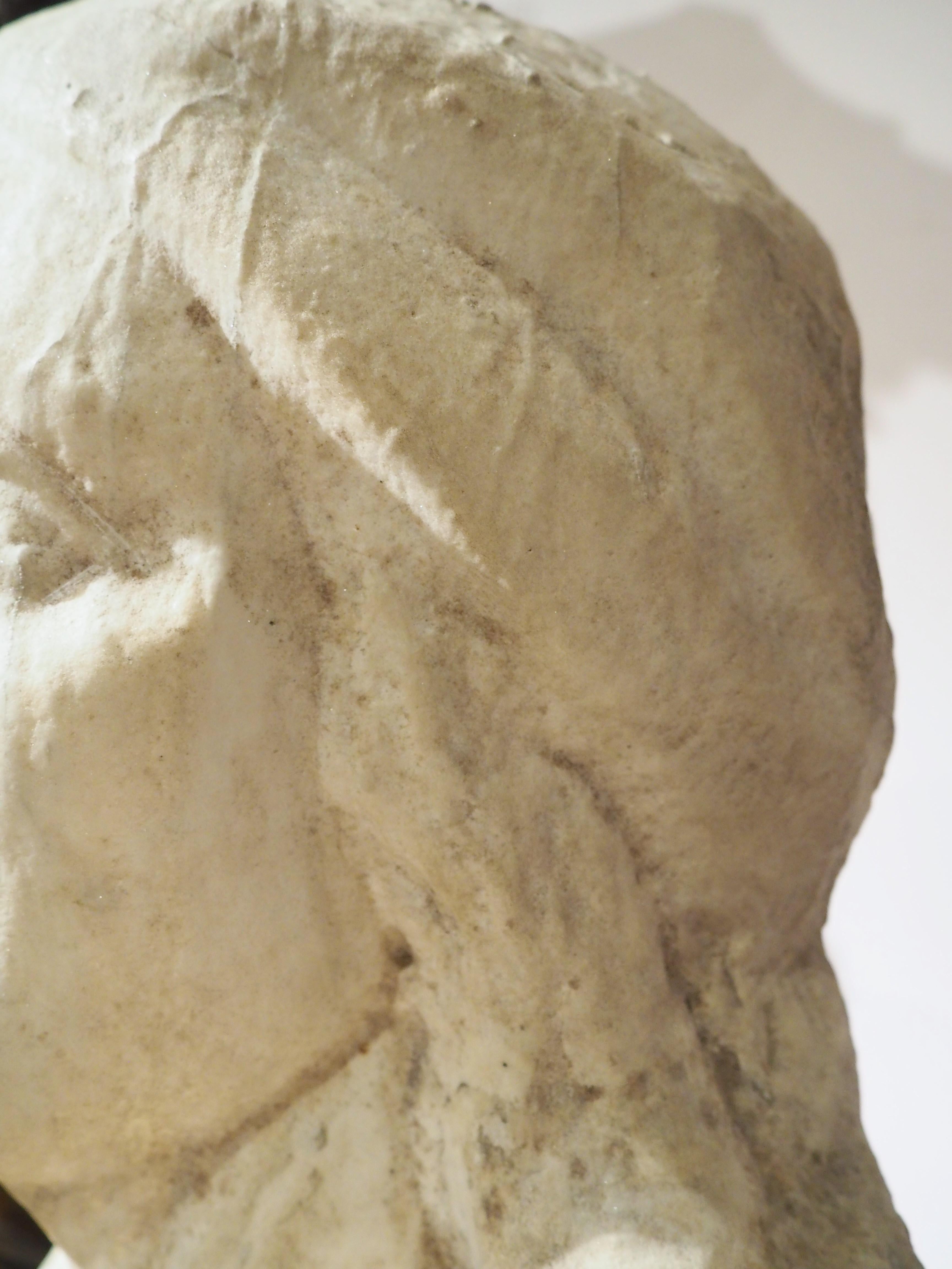 Buste italien en marbre sculpté du 17ème siècle sur socle en fer de la côte amalfitaine en vente 13