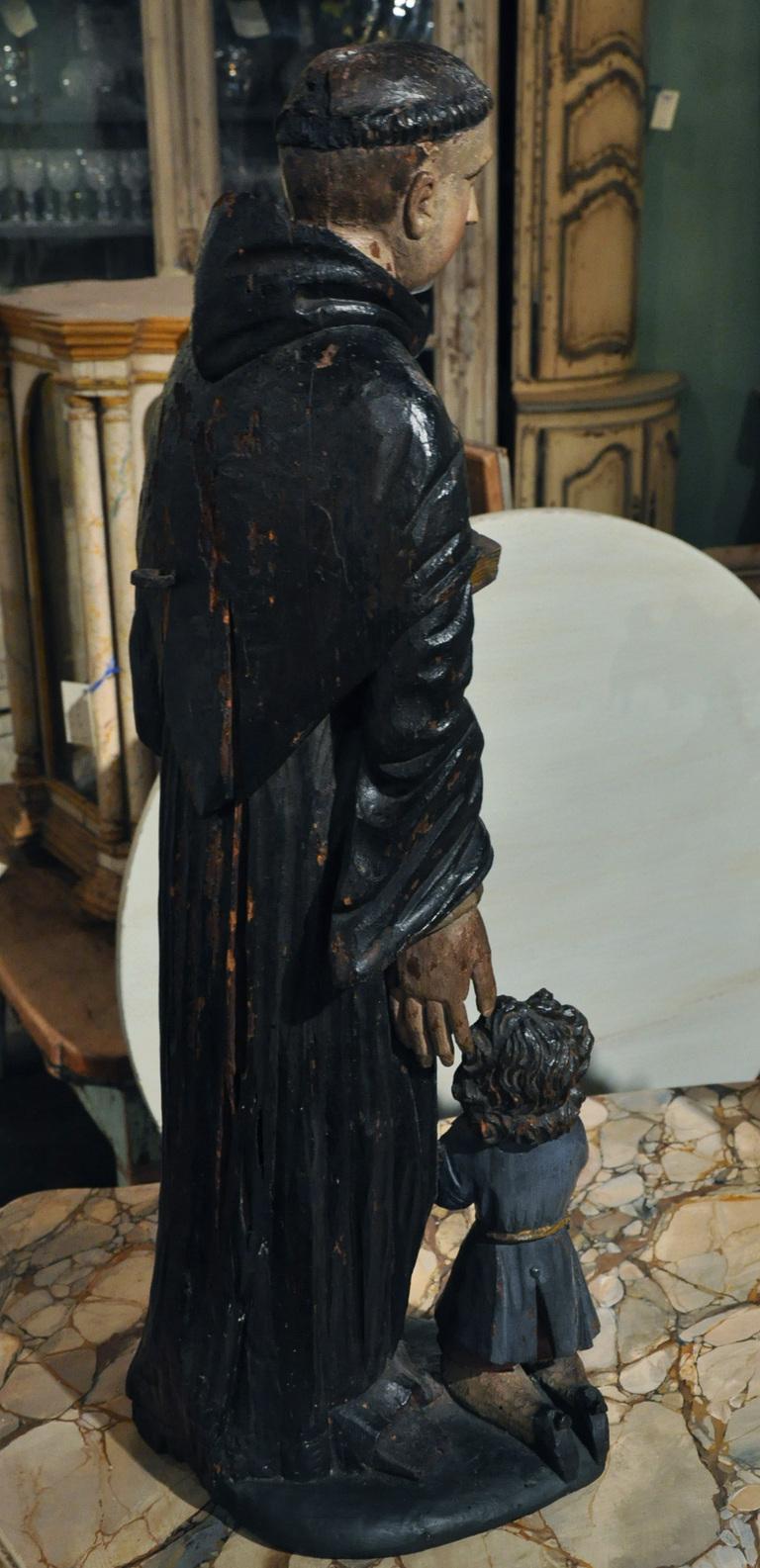 Composición escultórica italiana del siglo XVII San Nicolás tallado y pintado 1