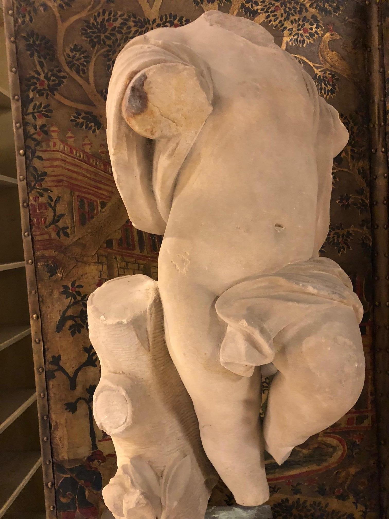 A 17th Century Italian Carved Sandstone Torso of an Infant in Motion In Good Condition For Sale In Armadale, Victoria