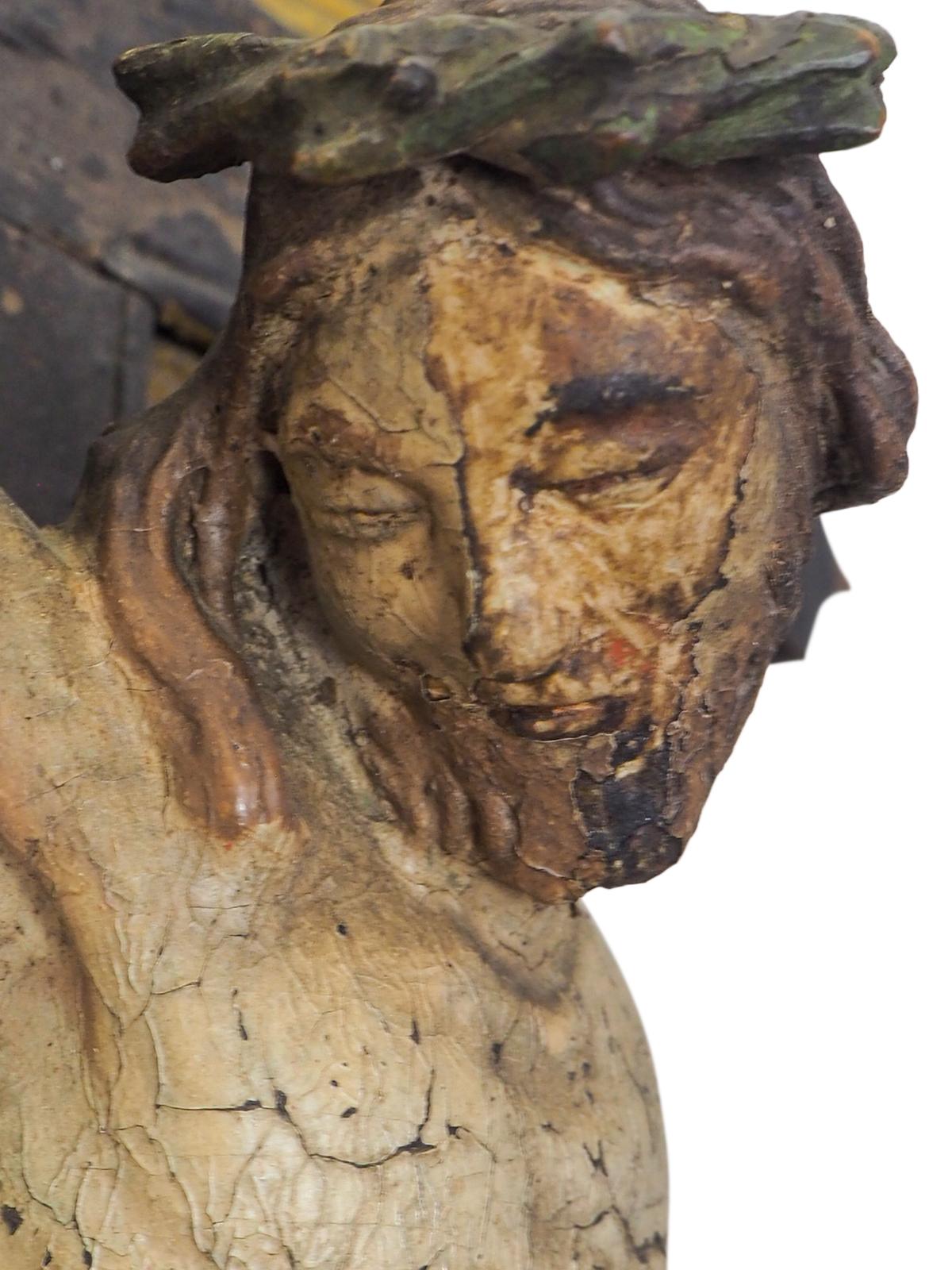 Crucifix italien du 17ème siècle en bois sculpté polychrome en forme d'étoile Corpus Christi Bon état - En vente à Lincoln, GB