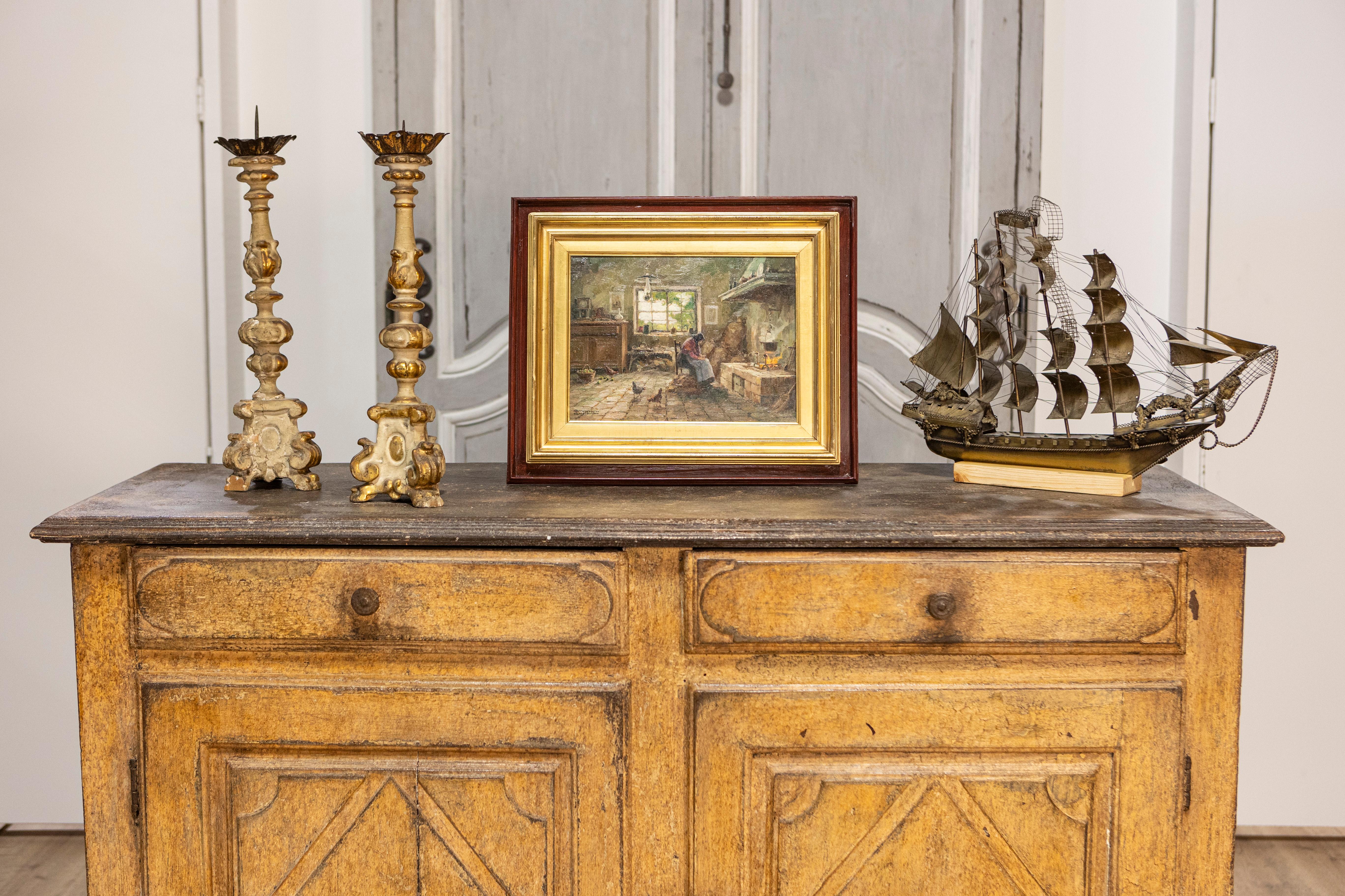 Buffet italiano del XVII secolo in legno dipinto a vernice invecchiata con motivi a diamante intagliati in vendita 6