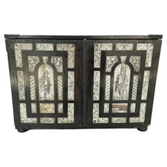 Armario de mesa milanés italiano del siglo XVII con incrustaciones ebonizadas