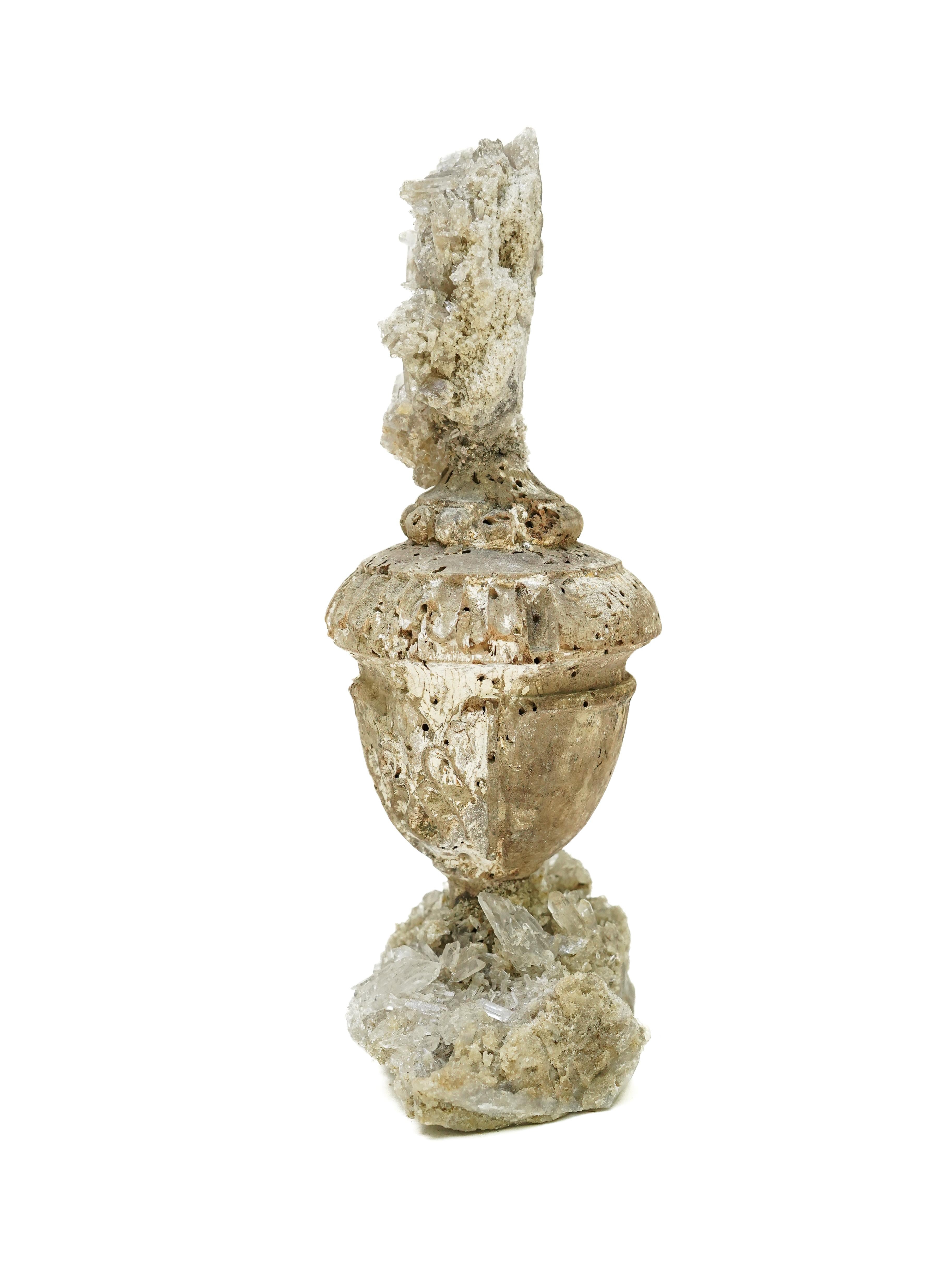 Italienische Vase „Florence Fragment“ aus dem 17. Jahrhundert mit Kristallquarz-Cluster im Angebot 4