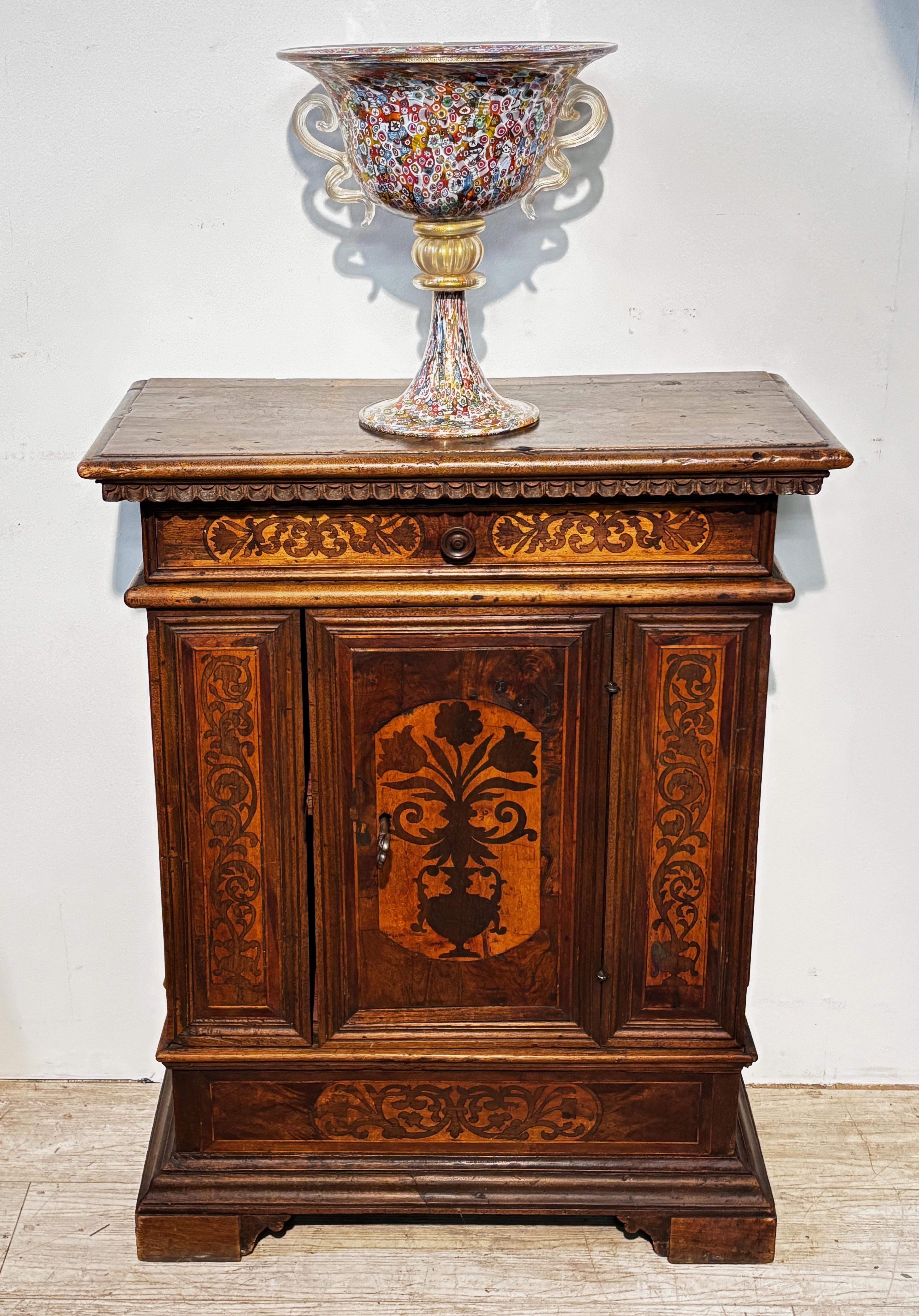 Credenza in noce Florentine del XVII secolo, CIRCA 1650 in vendita 5