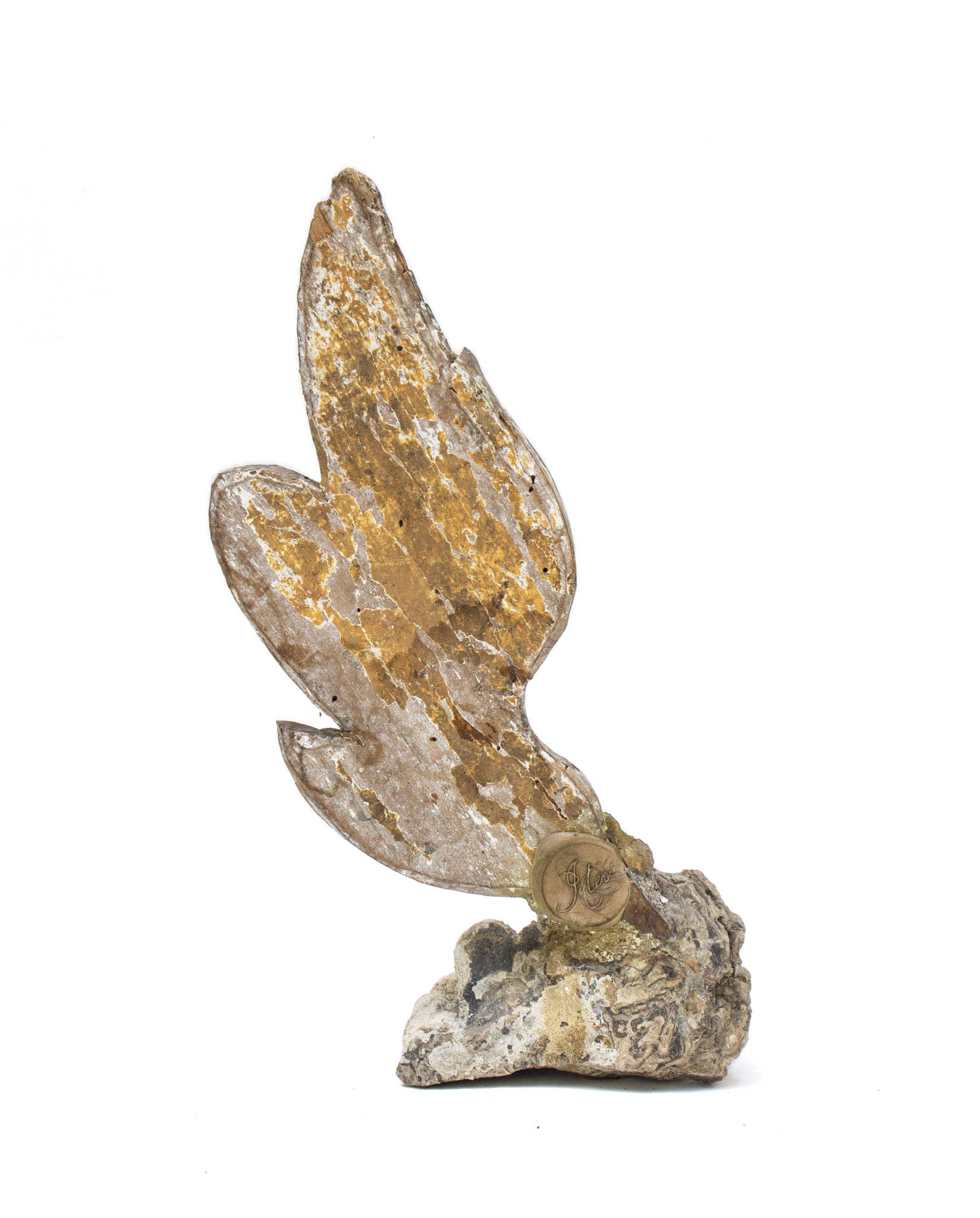17th Century Italian Gilded Angel Wing with Baroque Pearl on Aragonite In Good Condition For Sale In Dublin, Dalkey