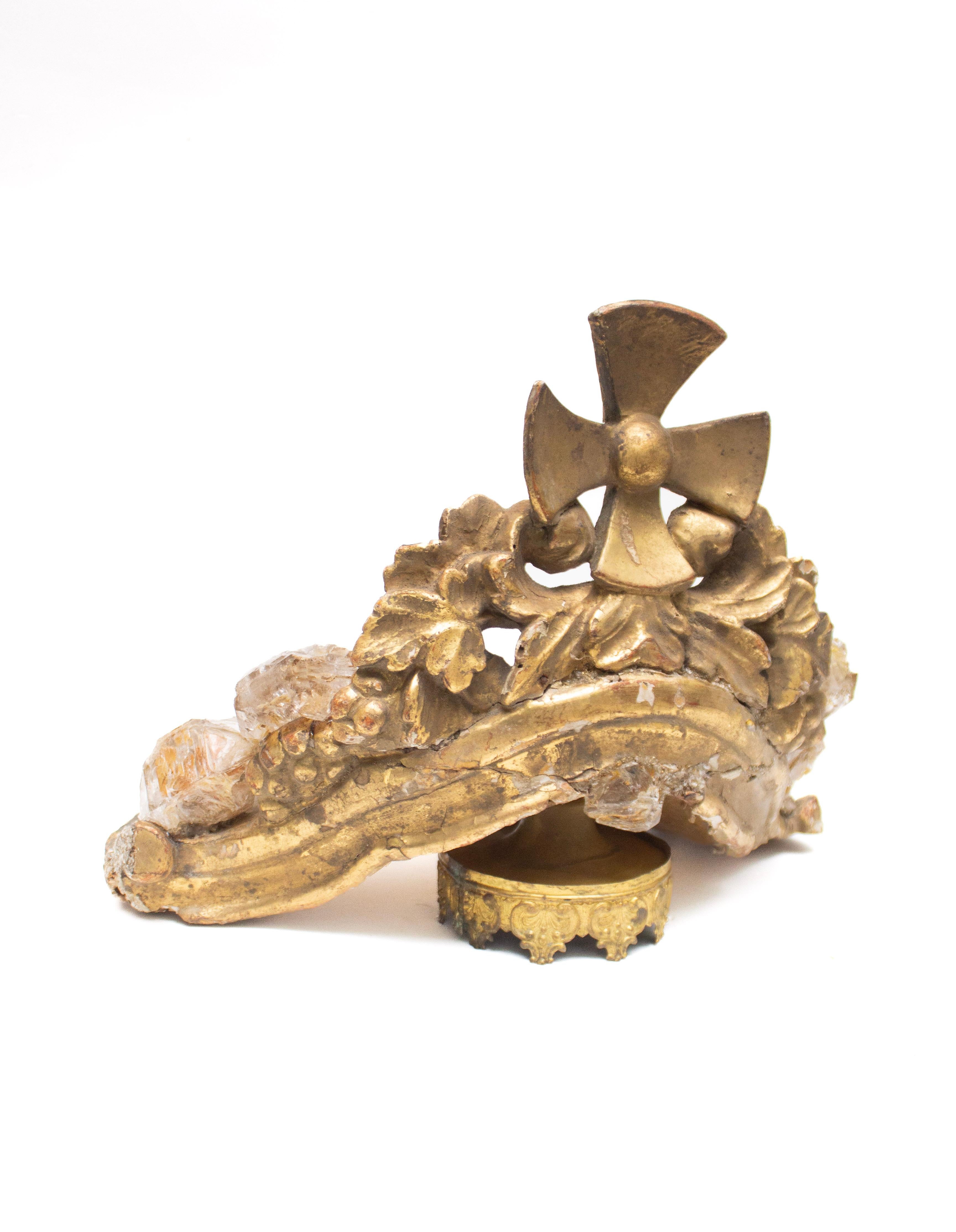 Italiano 17th Century Italian Hand-Carved and Gilded Crown with Himalayan Diamonds in vendita