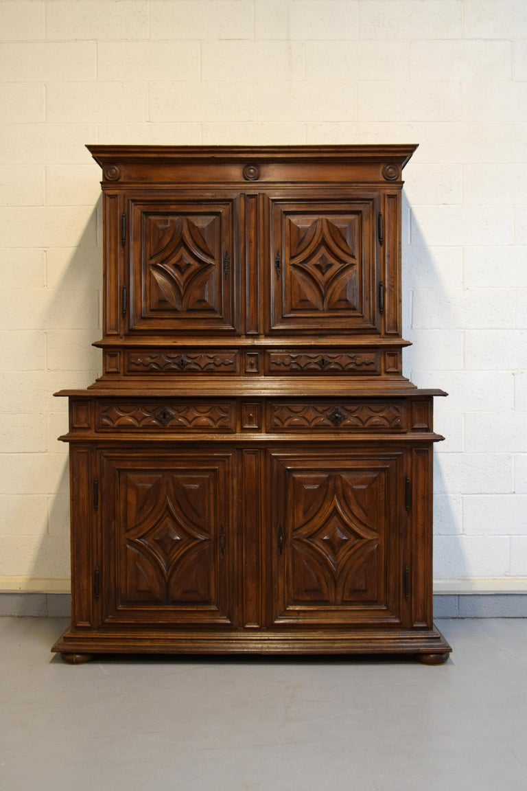 17th century, Italian hand carved walnut cupboard

The cupboard, in good condition, is made of solid walnut wood decorated with carvings geometric design characteristic of the taste of the North Italian (Piedmont) and French area in the 17th