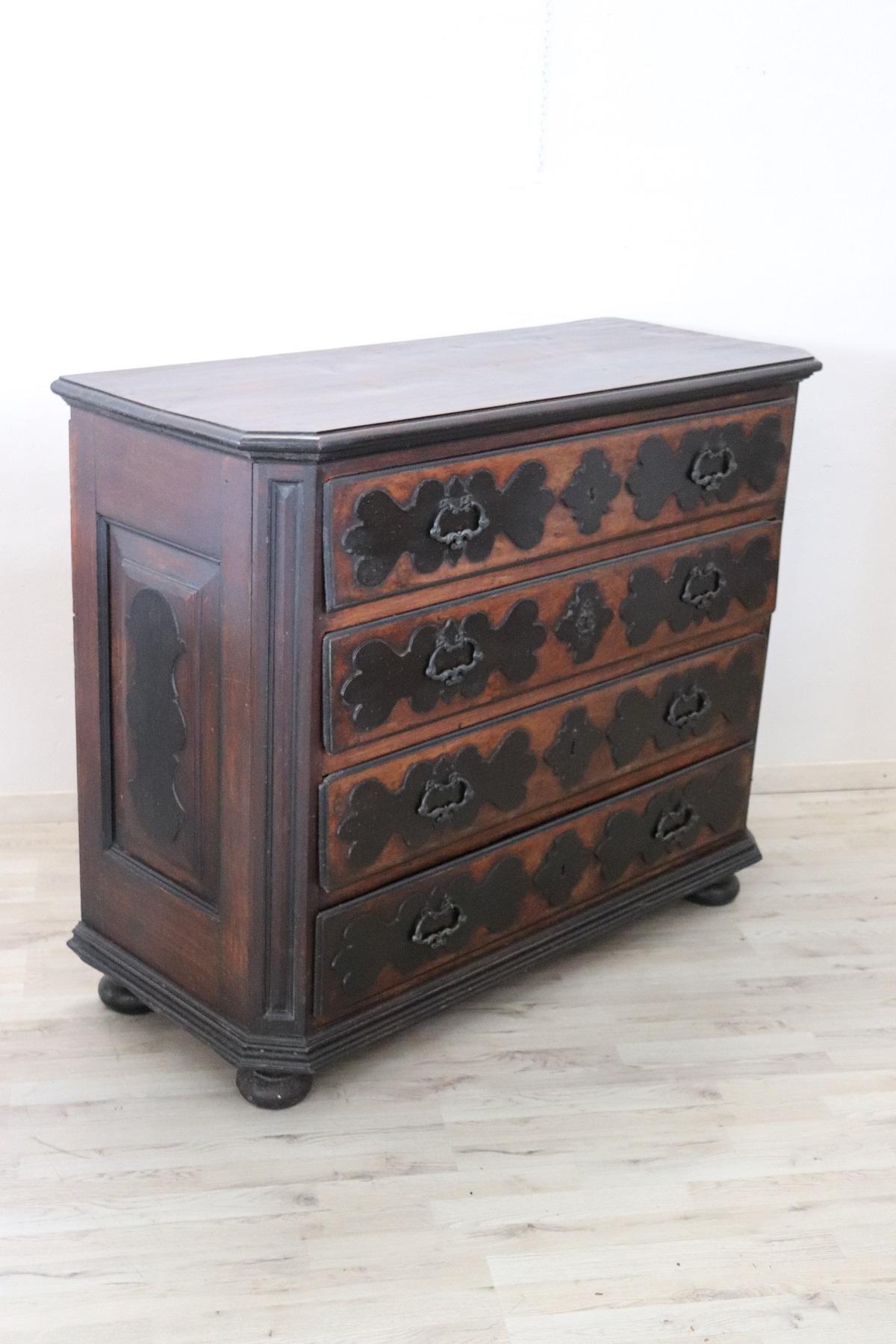 Important antique Italian Louis XIV chest of drawers 1680s walnut wood. The top and sides are in solid cherrywood. On the front four large and useful drawers. In the 17th century only important families could afford to have furniture of this value.