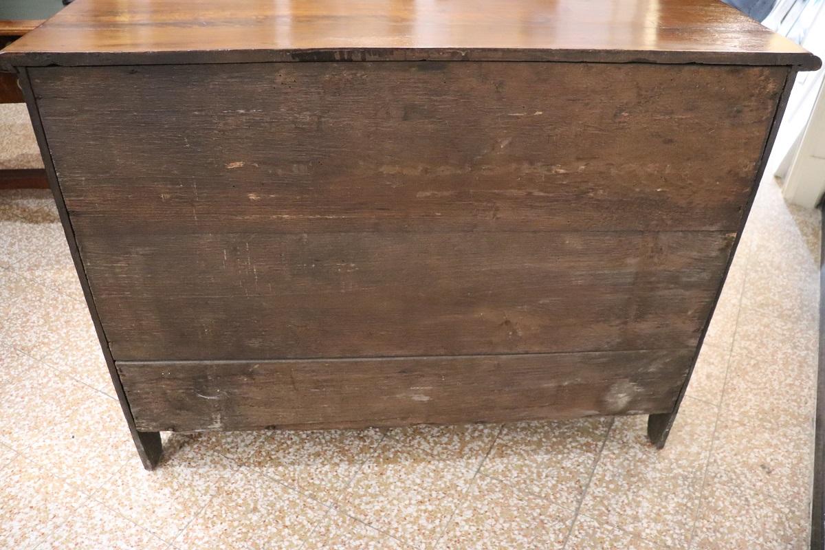 Commode ancienne en noyer Louis XIV du 17e siècle, restaurée en vente 1