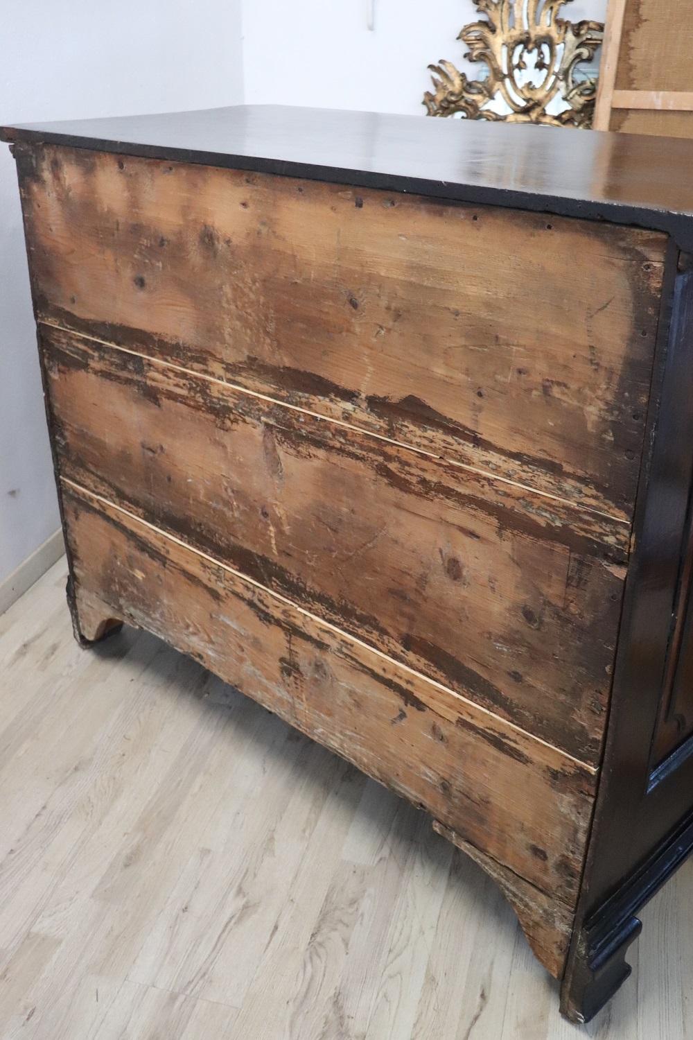 Commode o cassettiera antica in legno di noce Luigi XIV del XVII secolo in vendita 6