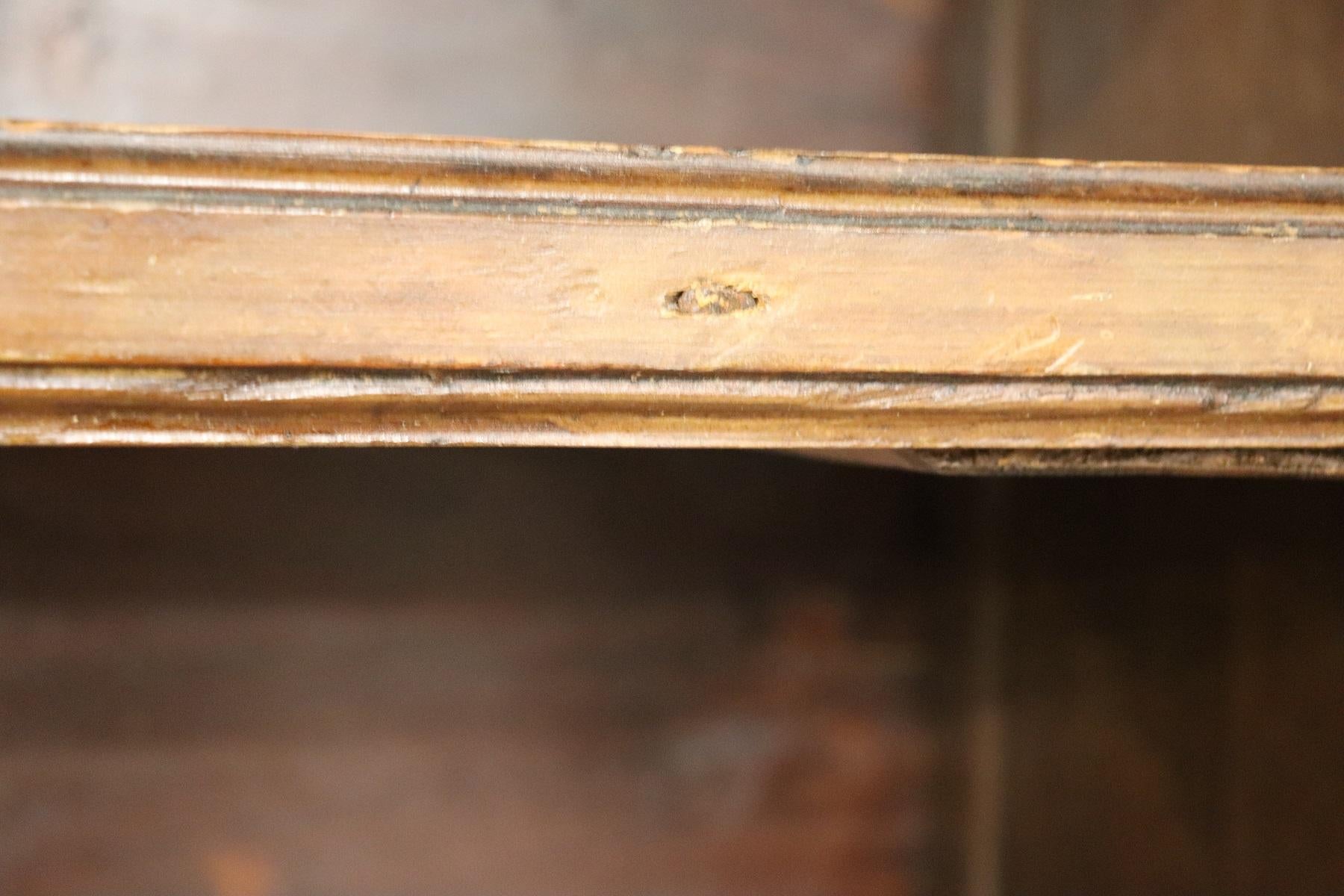 Armadio o guardaroba in legno di noce intagliato Luigi XIV del XVII secolo in vendita 12