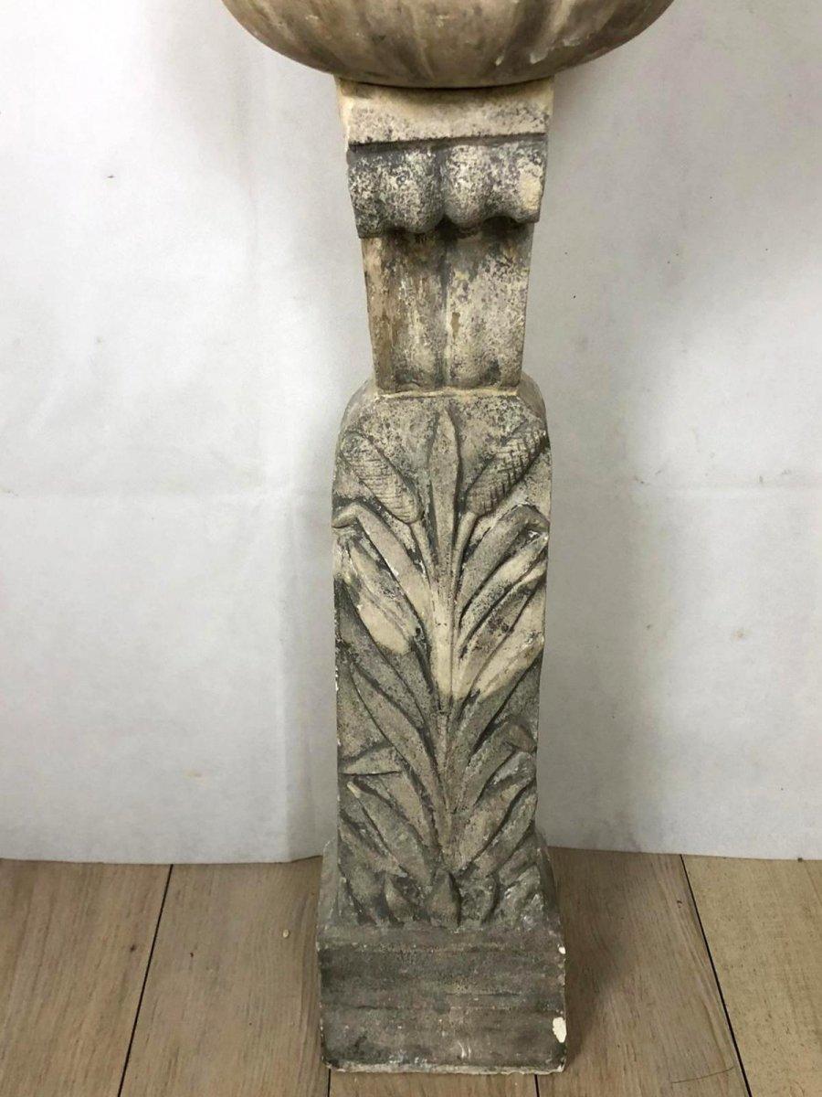 Hand-Crafted 17th Century Italian Marble Fountain For Sale