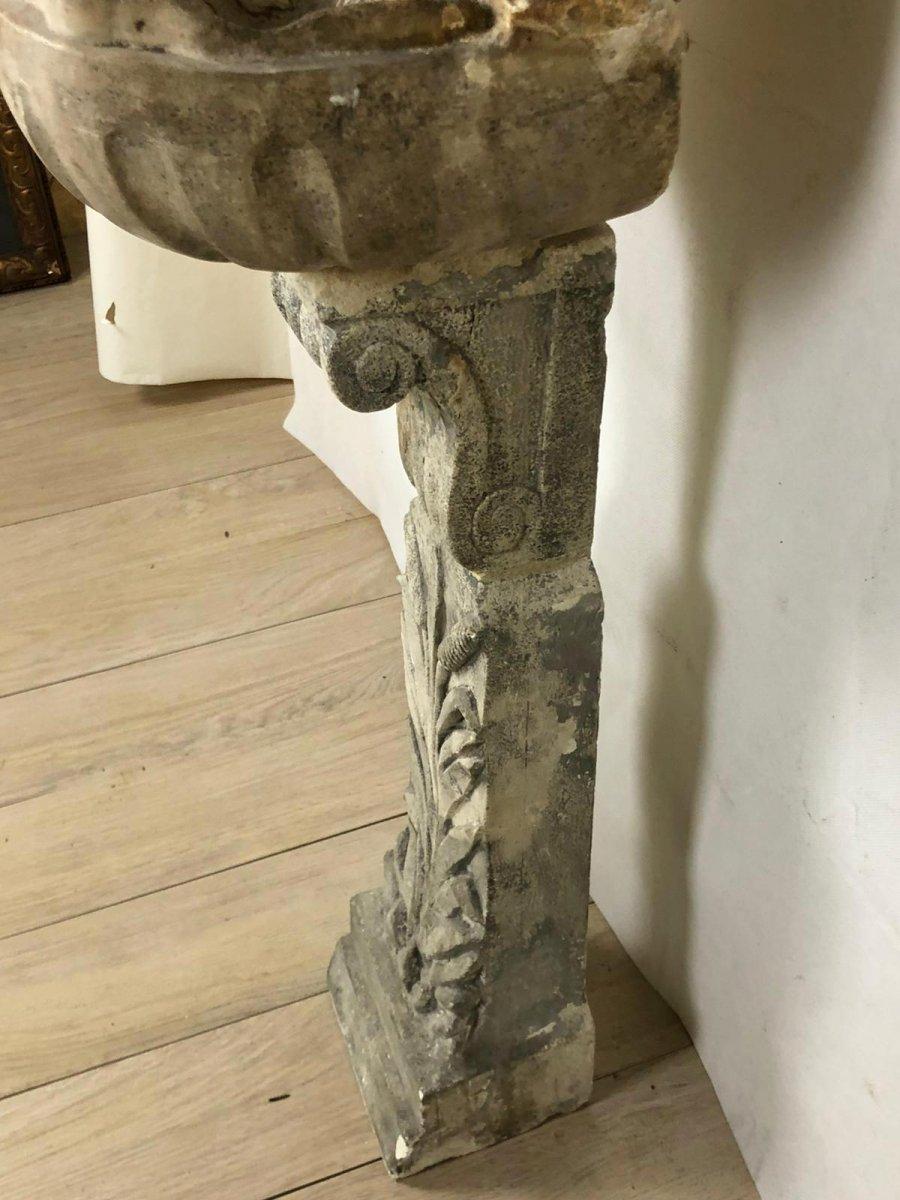 18th Century and Earlier 17th Century Italian Marble Fountain For Sale