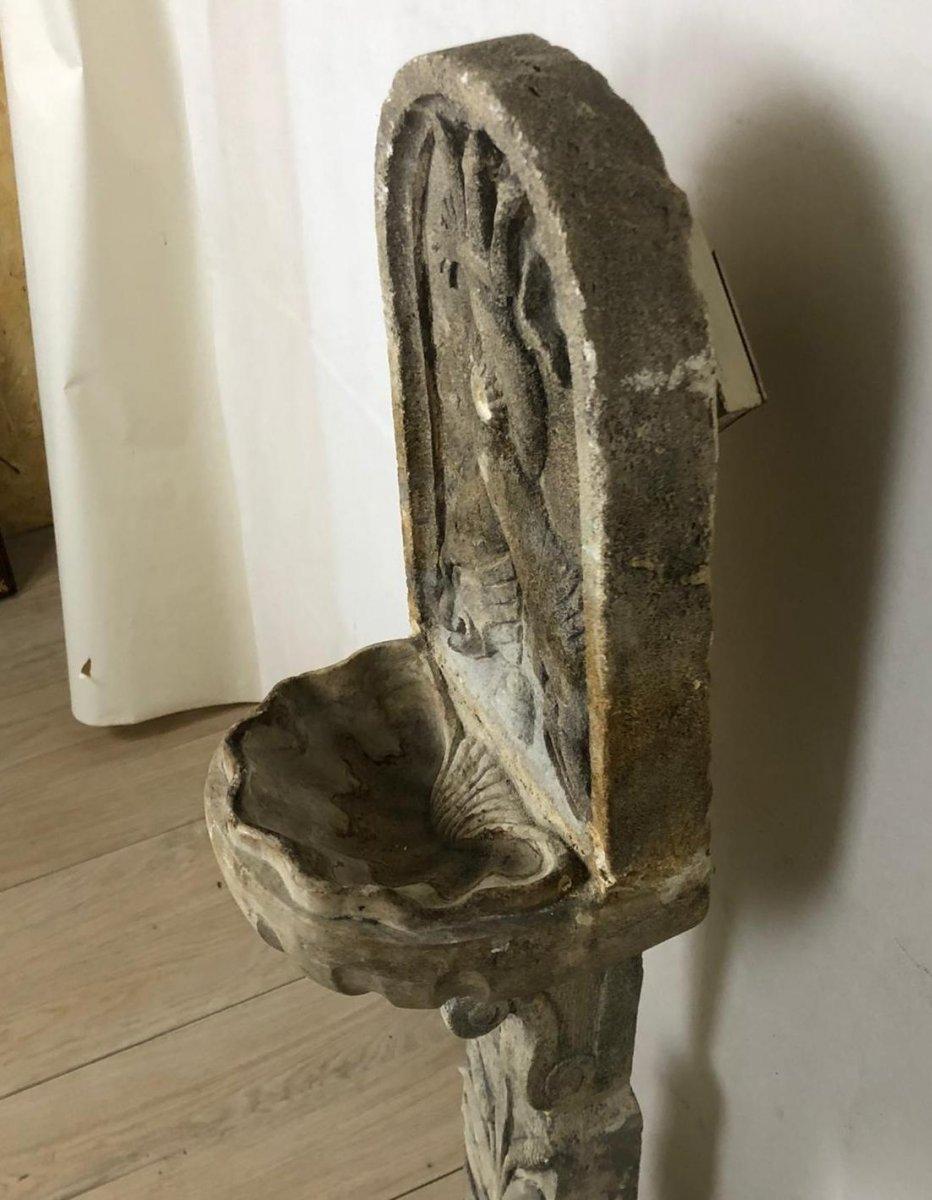 17th Century Italian Marble Fountain For Sale 3