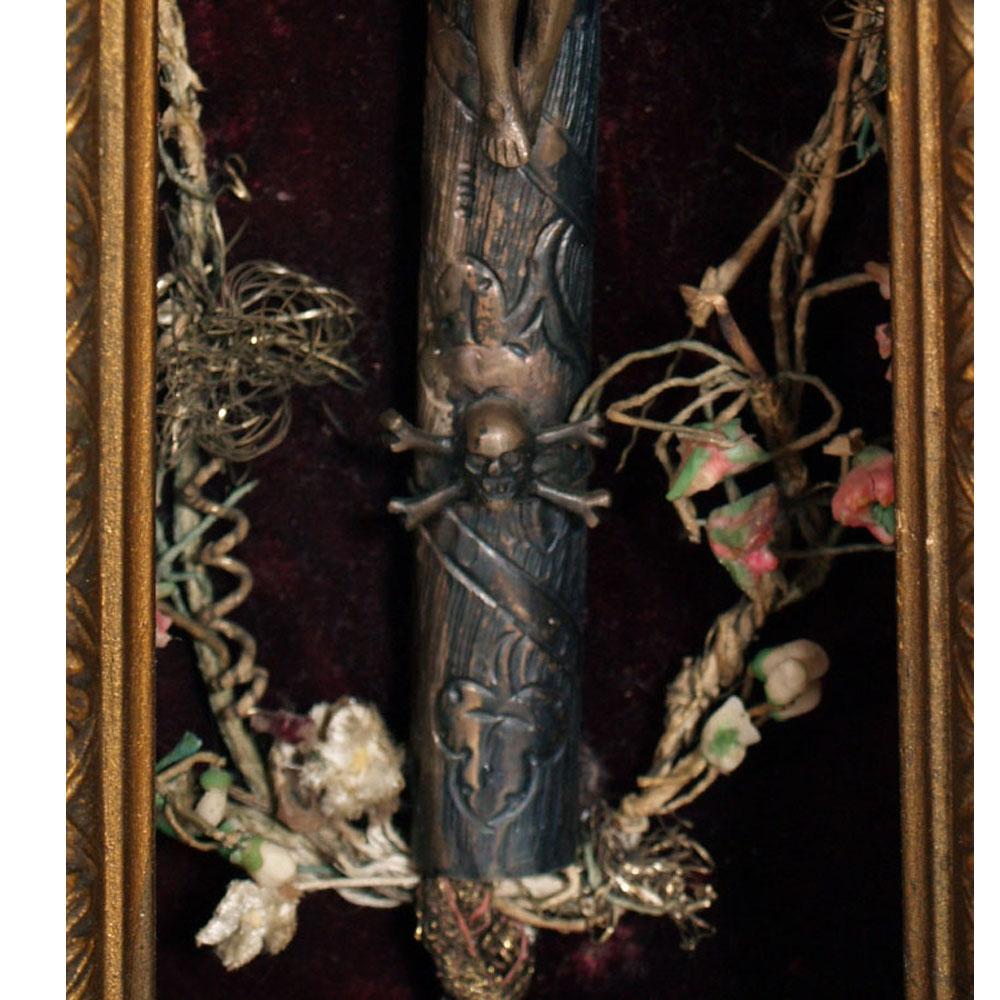 Gilt 17th Century Italian Massive Silver Crucifix with Golden Wood Frame, circa 1900s For Sale