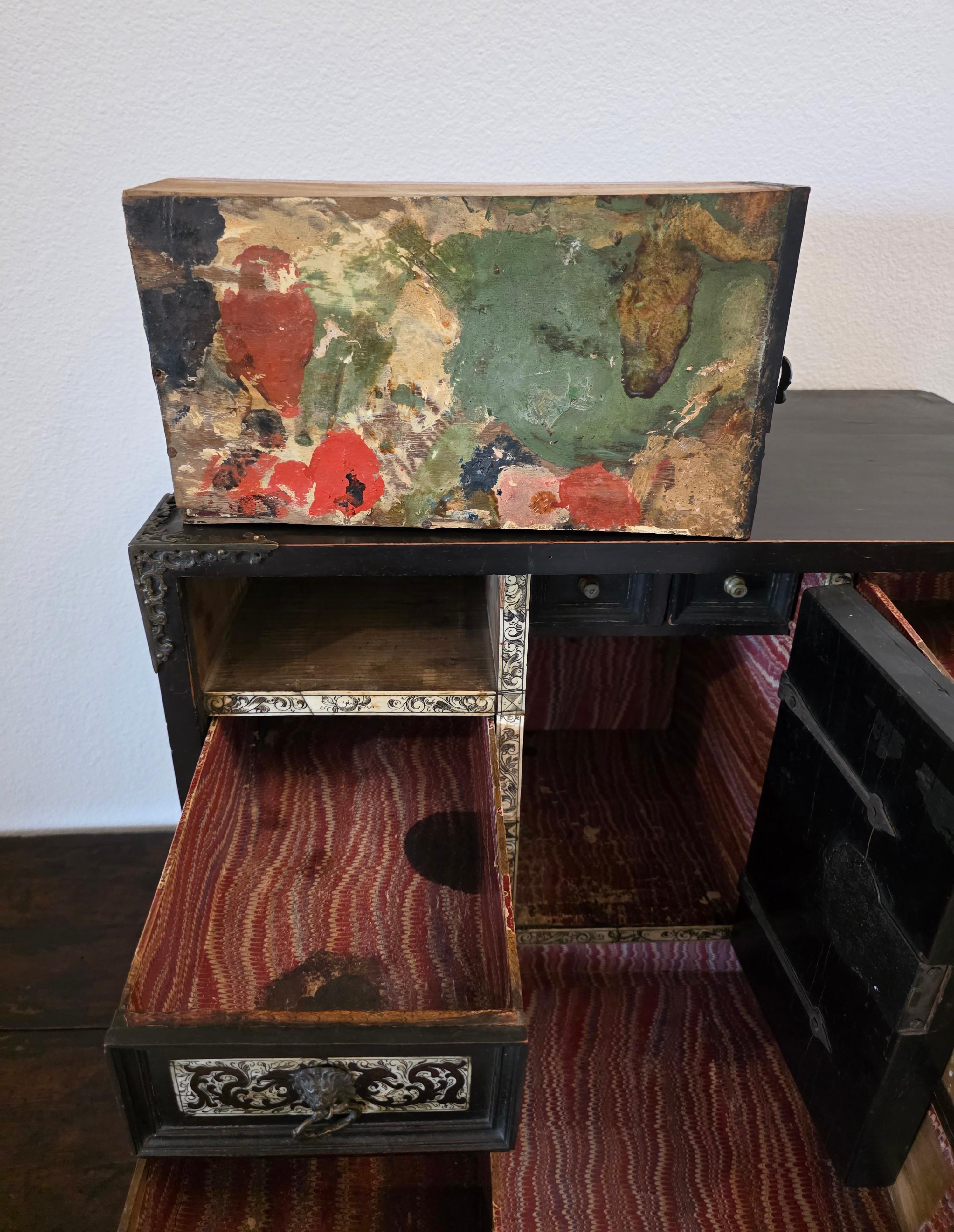17th Century Italian Milano Renaissance Period Bone Ivory Ebony Tabletop Cabinet en venta 6