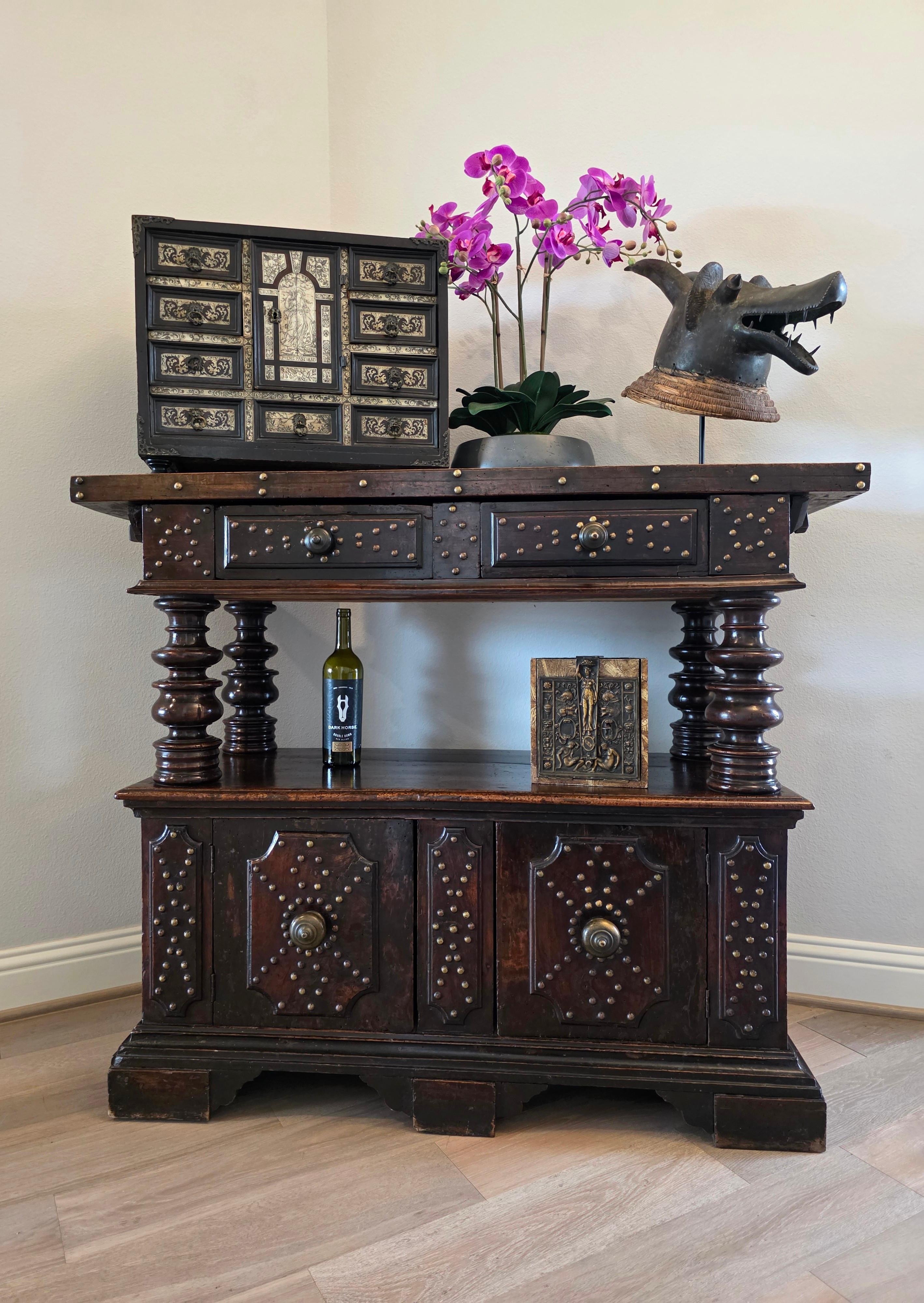 17th Century Italian Milano Renaissance Period Bone Ivory Ebony Tabletop Cabinet en venta 12