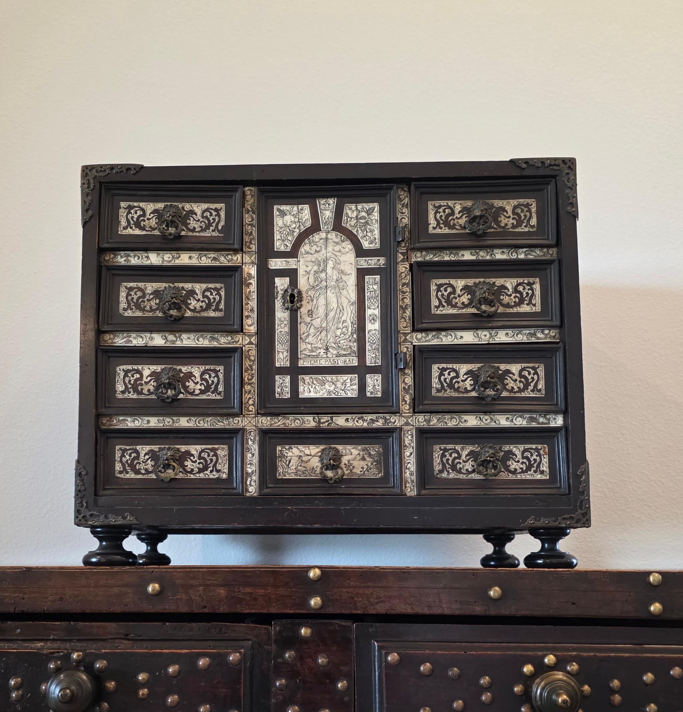 17th Century Italian Milano Renaissance Period Bone Ivory Ebony Tabletop Cabinet Renacimiento en venta