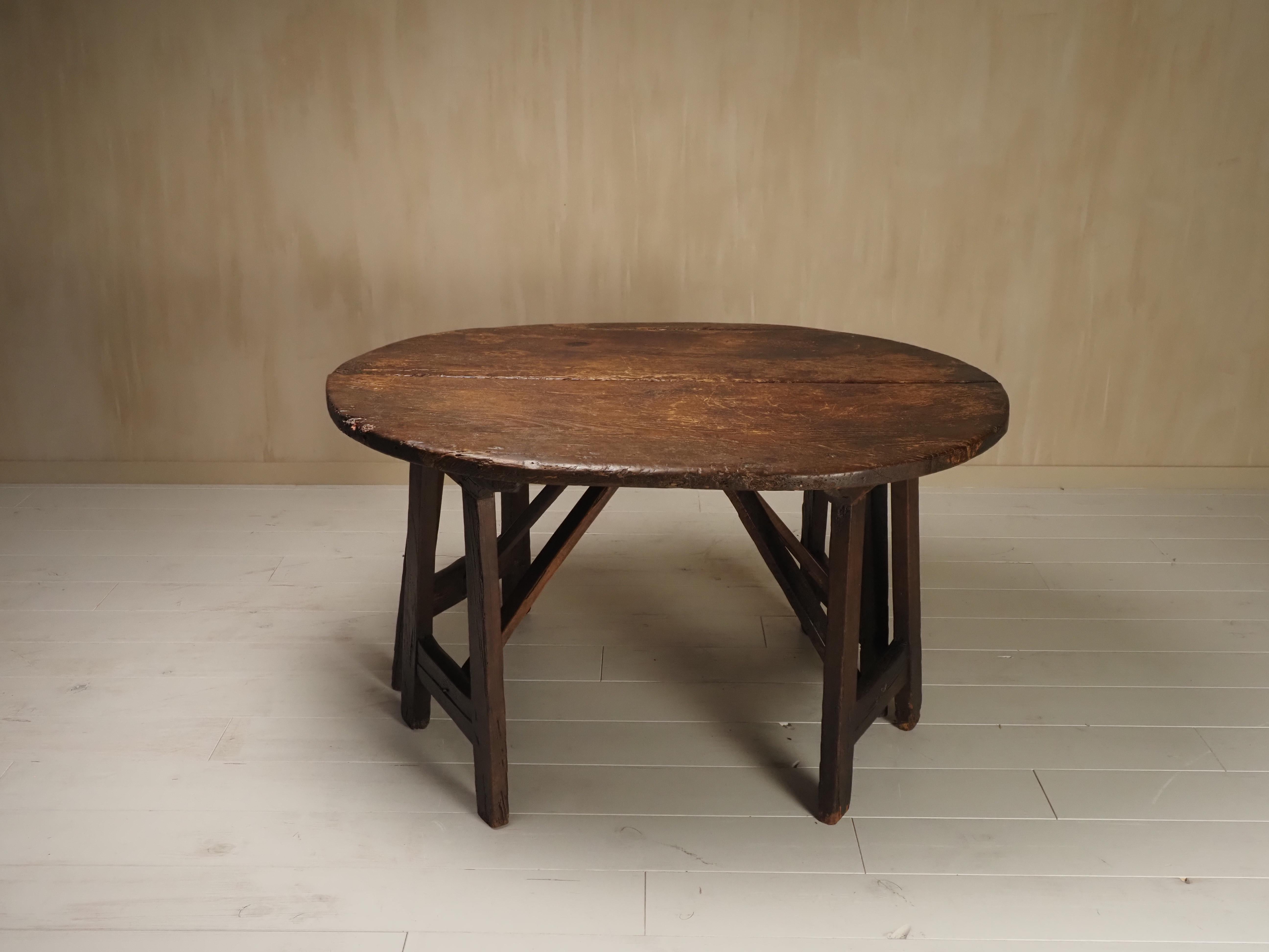 17th Century Italian pair of demi lunes - center table 6