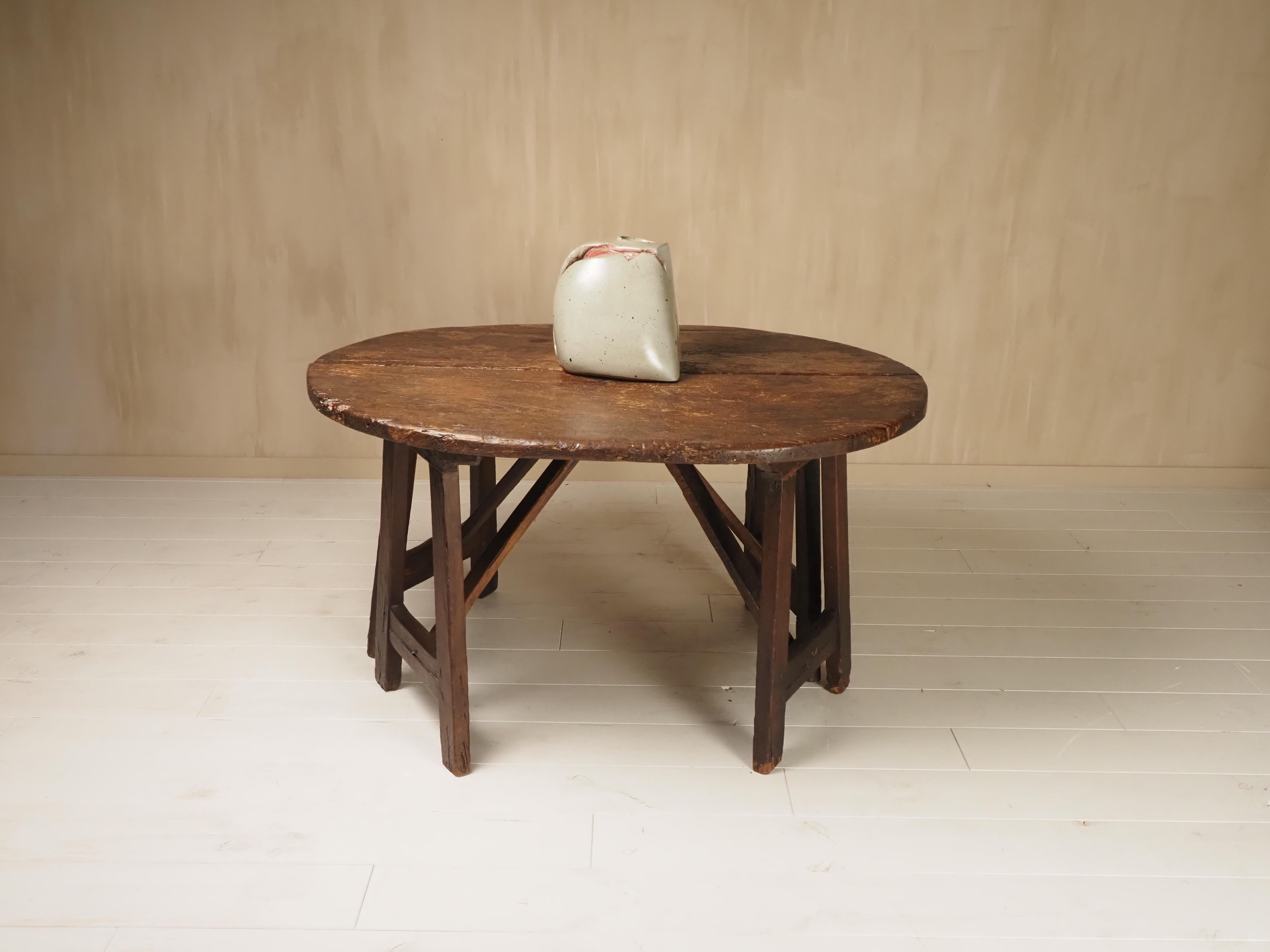 17th Century Italian pair of demi lunes - center table 7