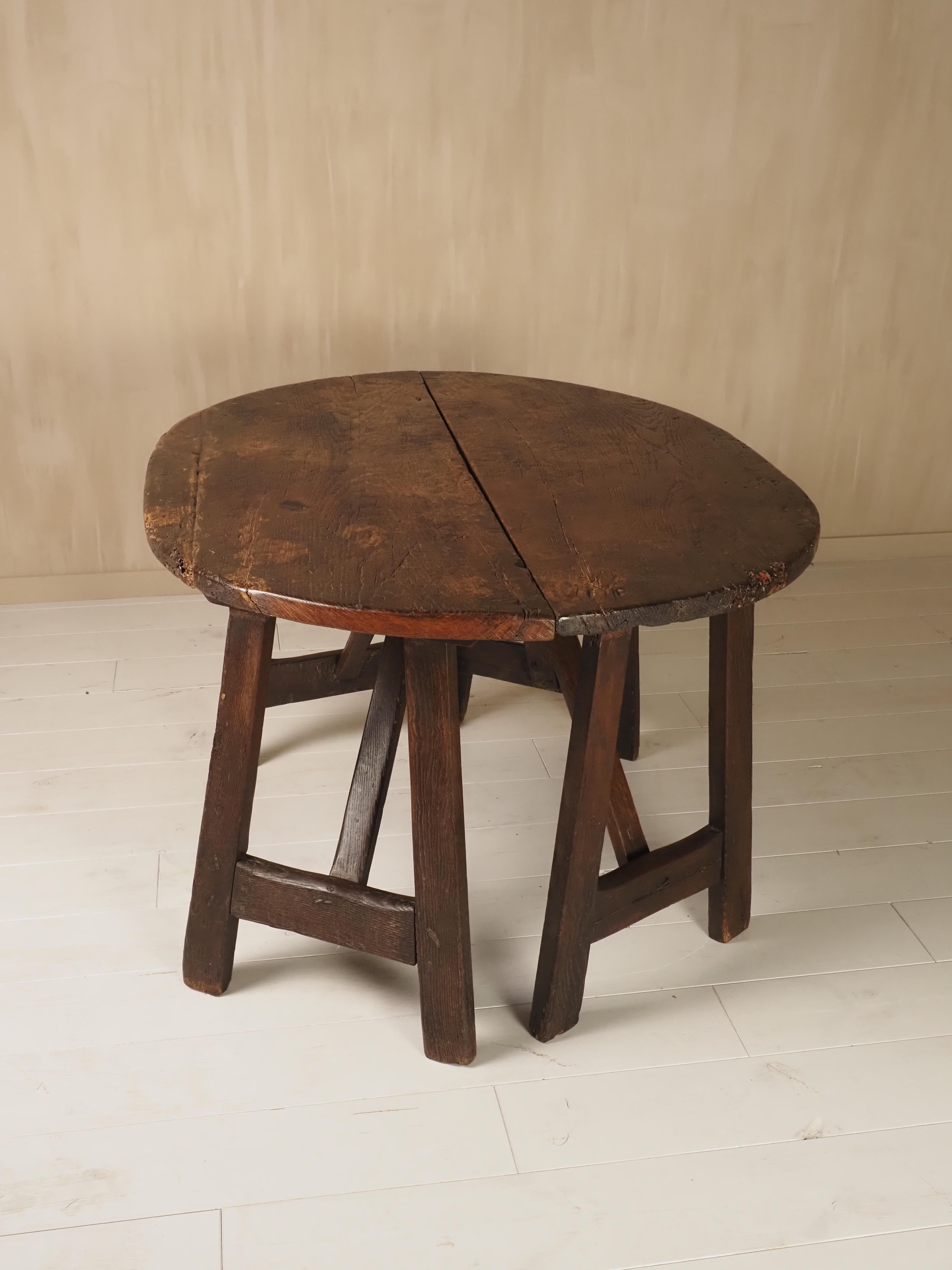 17th Century Italian pair of demi lunes - center table 11