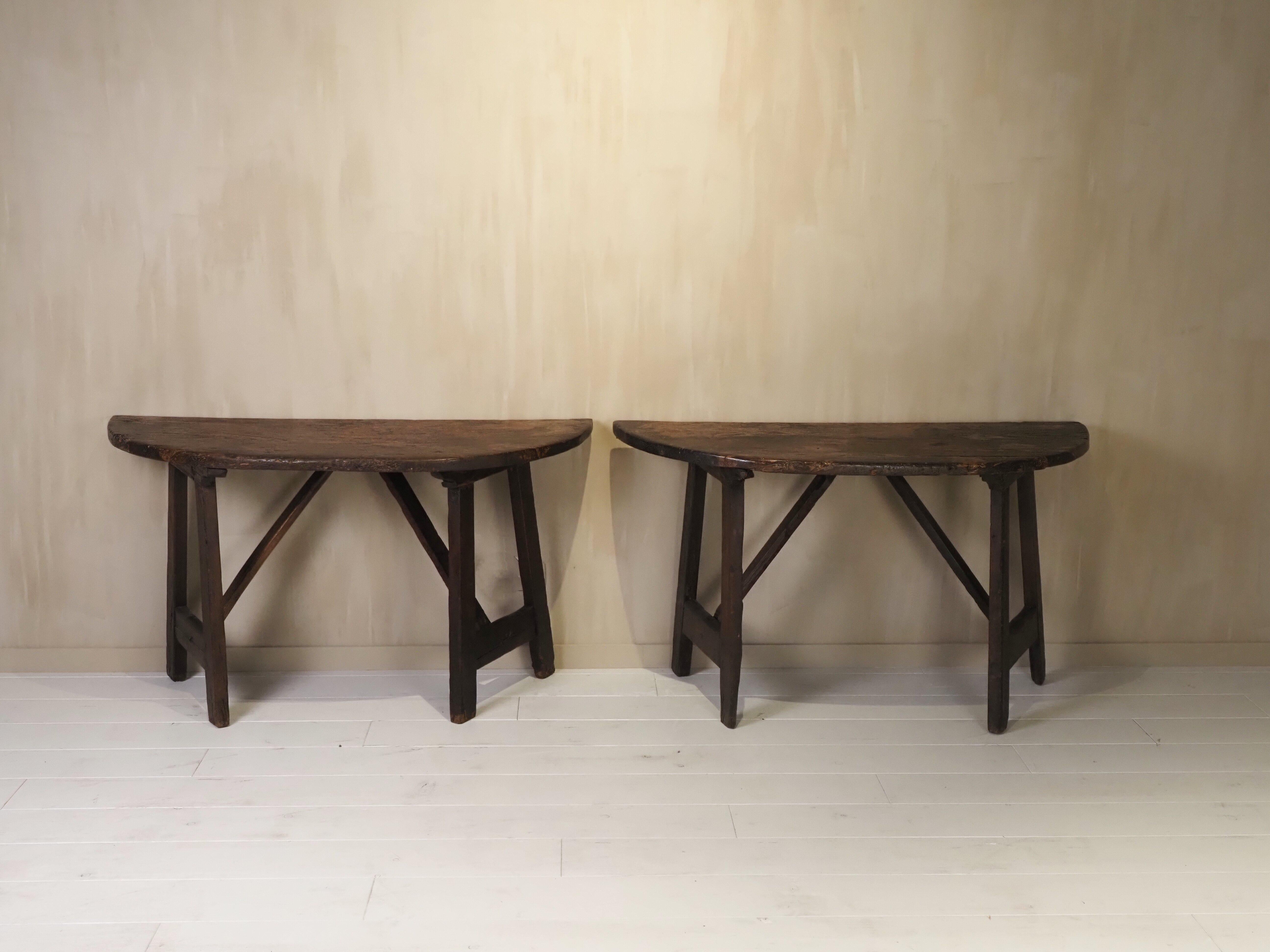 An outstanding 17th century oval shaped center table from the Piedmont region of Italy. Wonderfully constructed from beautiful walnut wood. Exceptional quality with excellent patina warm and luminous.

Dimensions each table 130x50x72cm