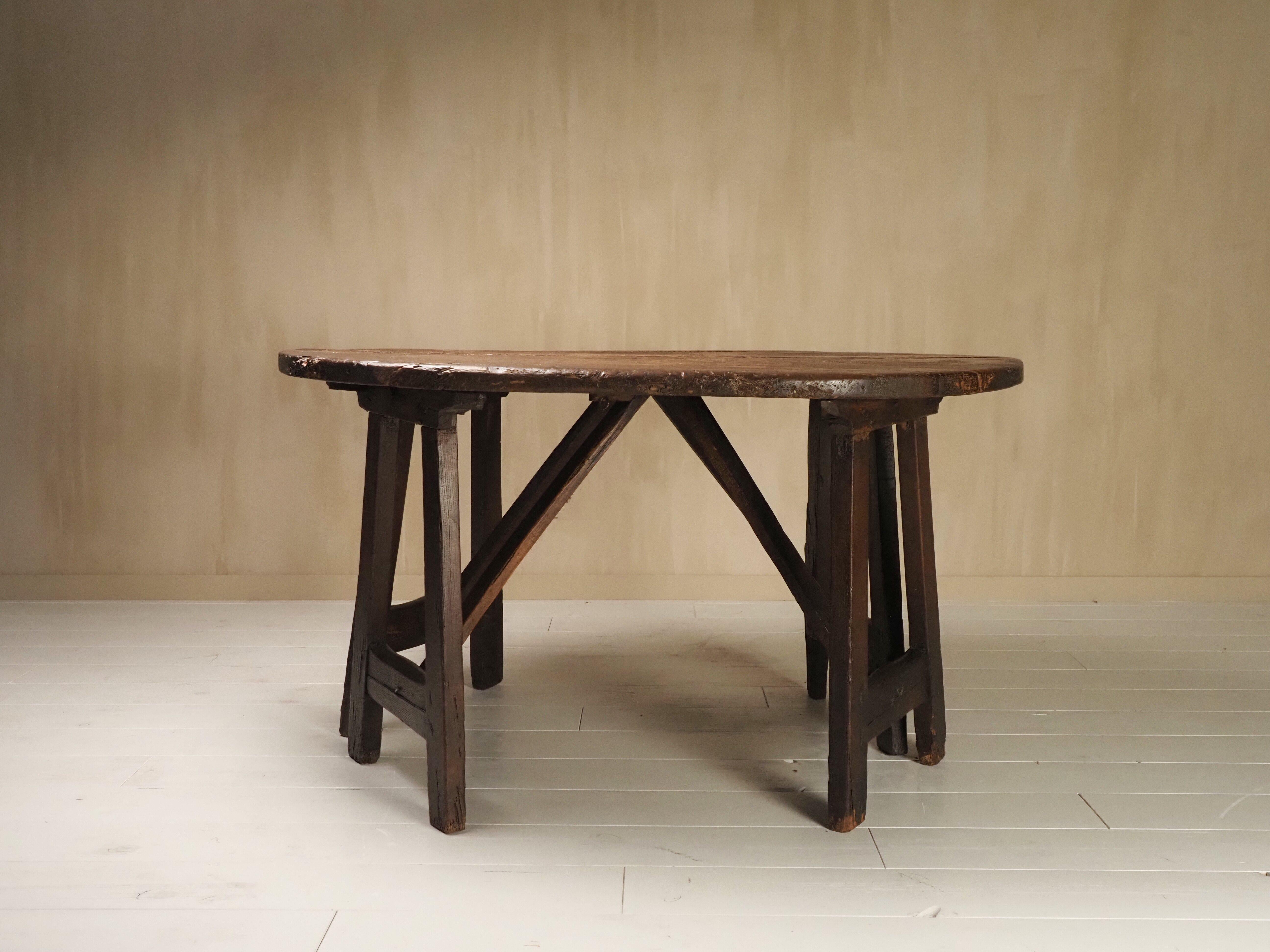 17th Century Italian pair of demi lunes - center table 4