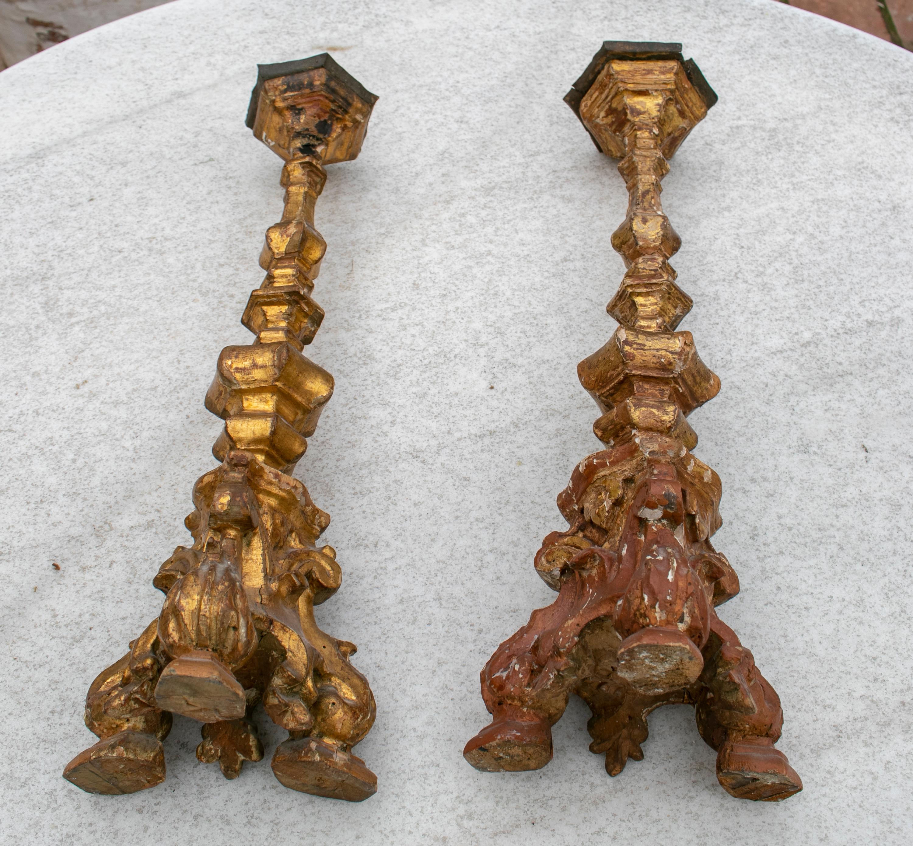 Spanish 17th Century Italian Pair of Giltwood Candlesticks For Sale