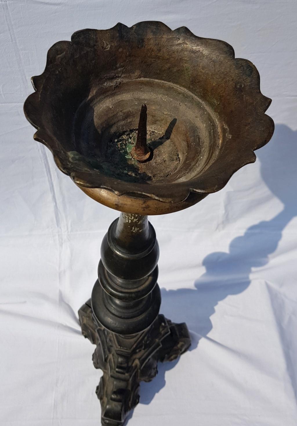 17th Century Italian Paschal Candleholder Bronze Venice Torchères Candlesticks For Sale 4