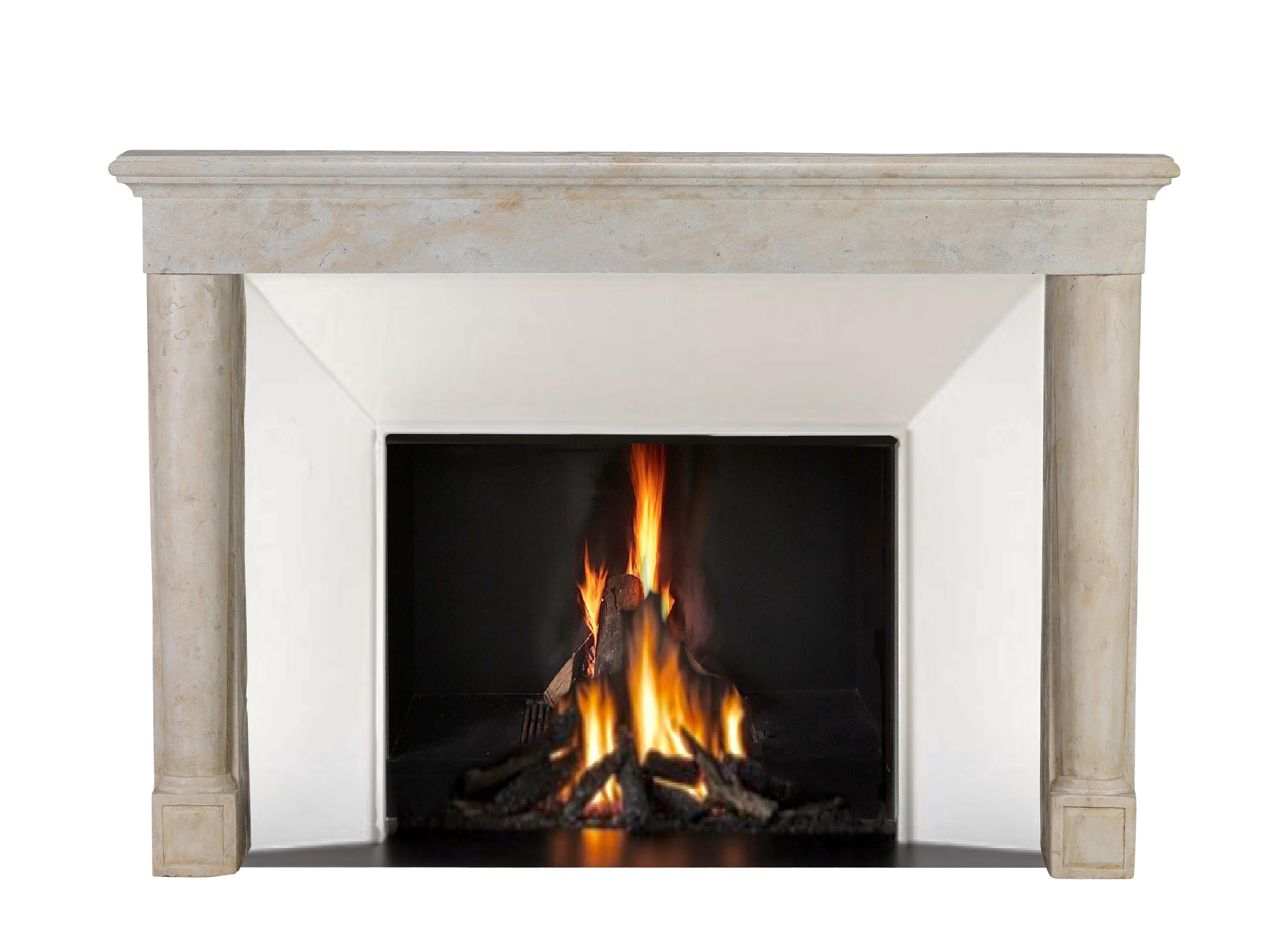 Chimenea de piedra caliza de un palacio provincial italiano del siglo XVII en venta 9