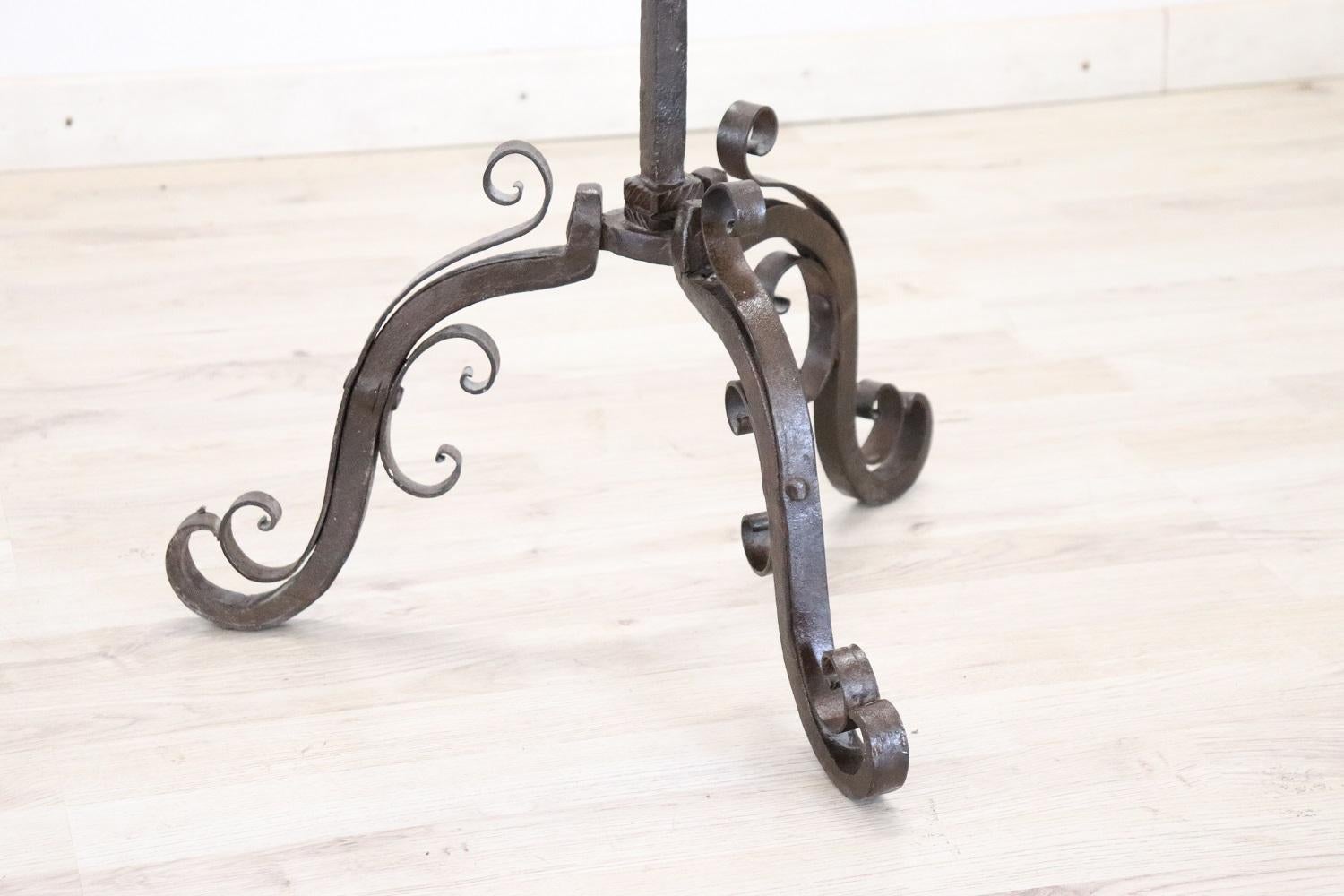 Rare candelabra in forged iron with 1 arm. The iron has acquired a beautiful old patina. Can use it as a lamp.