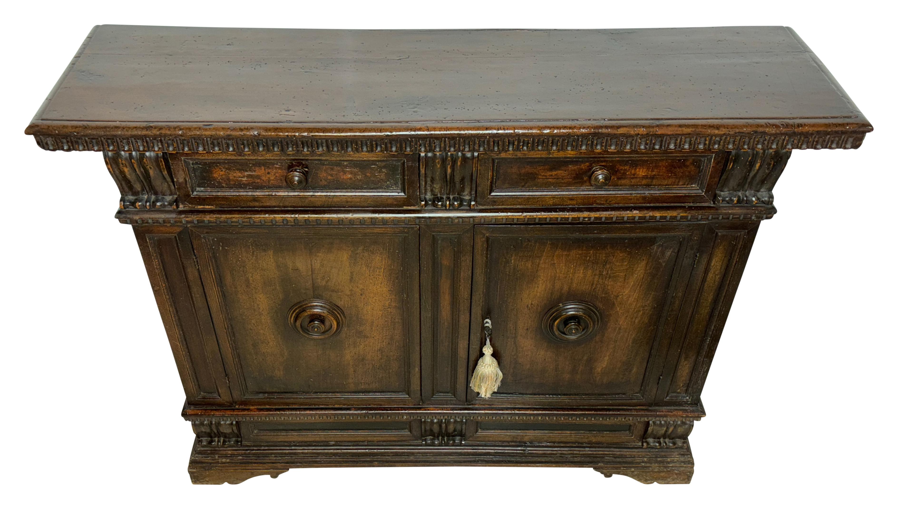 Credenza de nogal de estilo renacentista italiano del siglo XVII en Bueno estado para la venta en San Francisco, CA