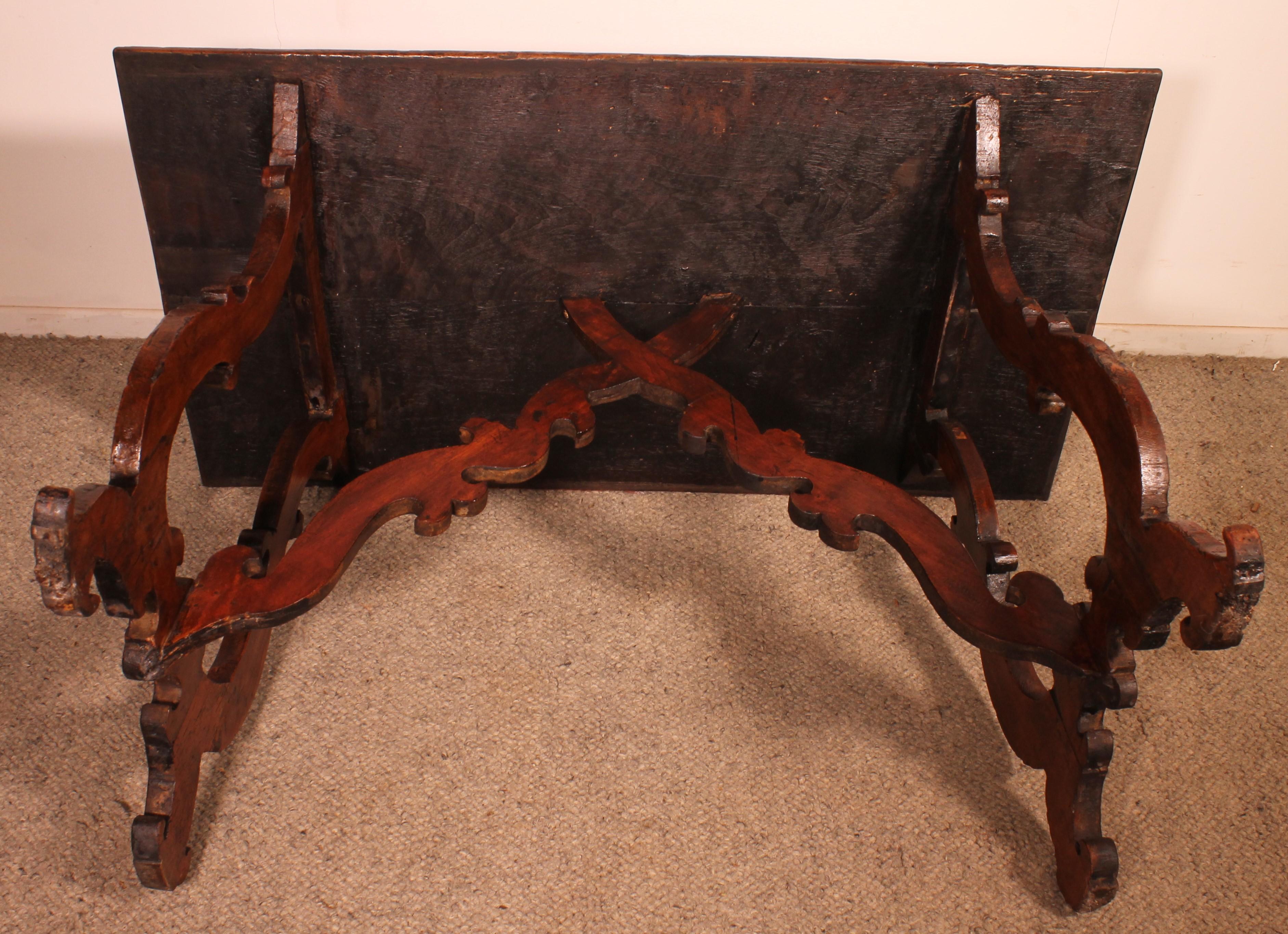 17th Century Italian Renaissance Walnut Table For Sale 6