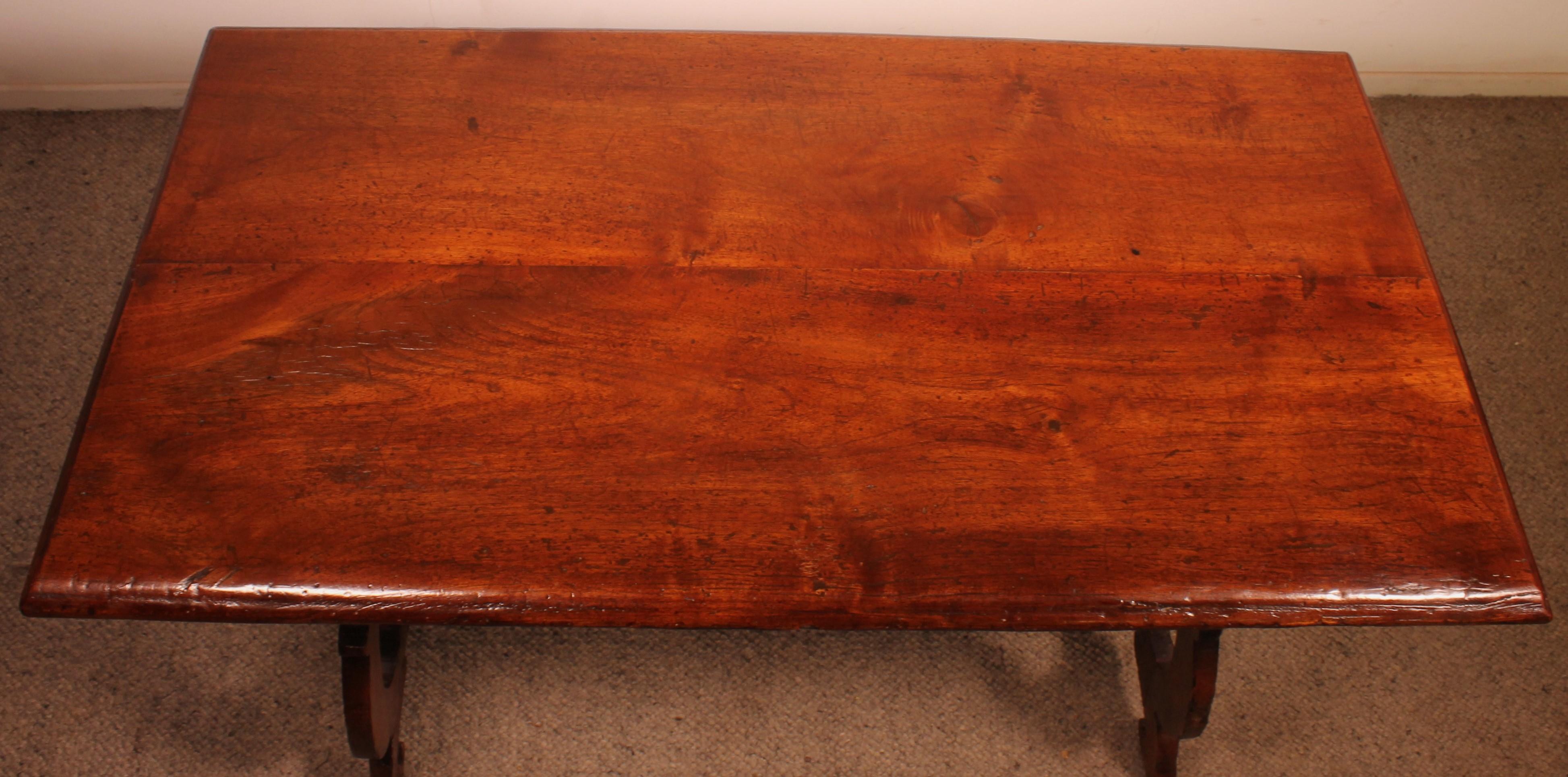 17th Century Italian Renaissance Walnut Table For Sale 7