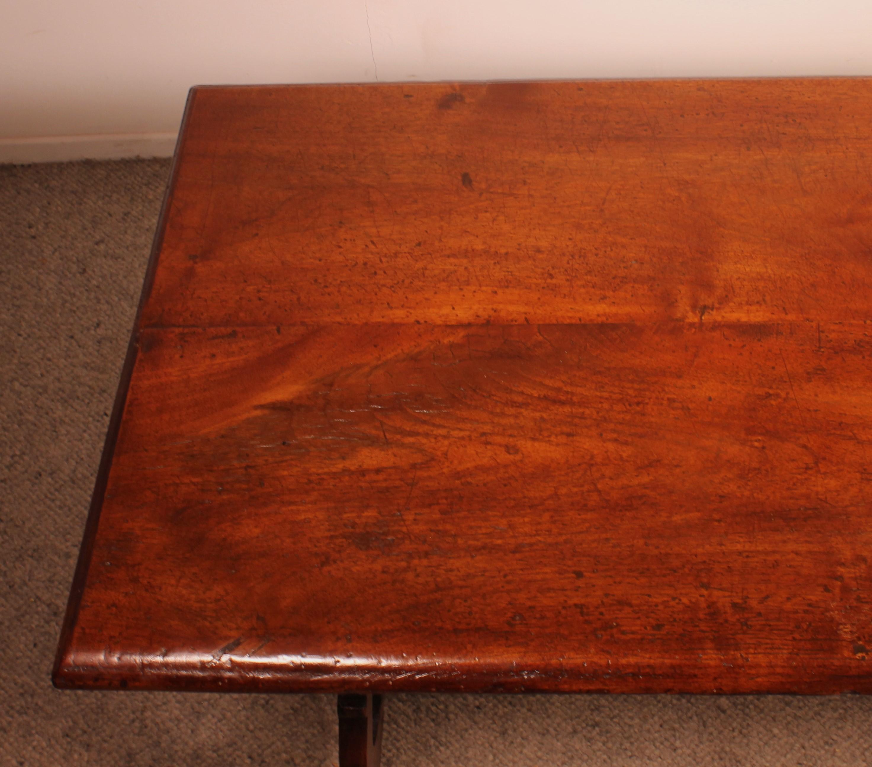 17th Century Italian Renaissance Walnut Table For Sale 8