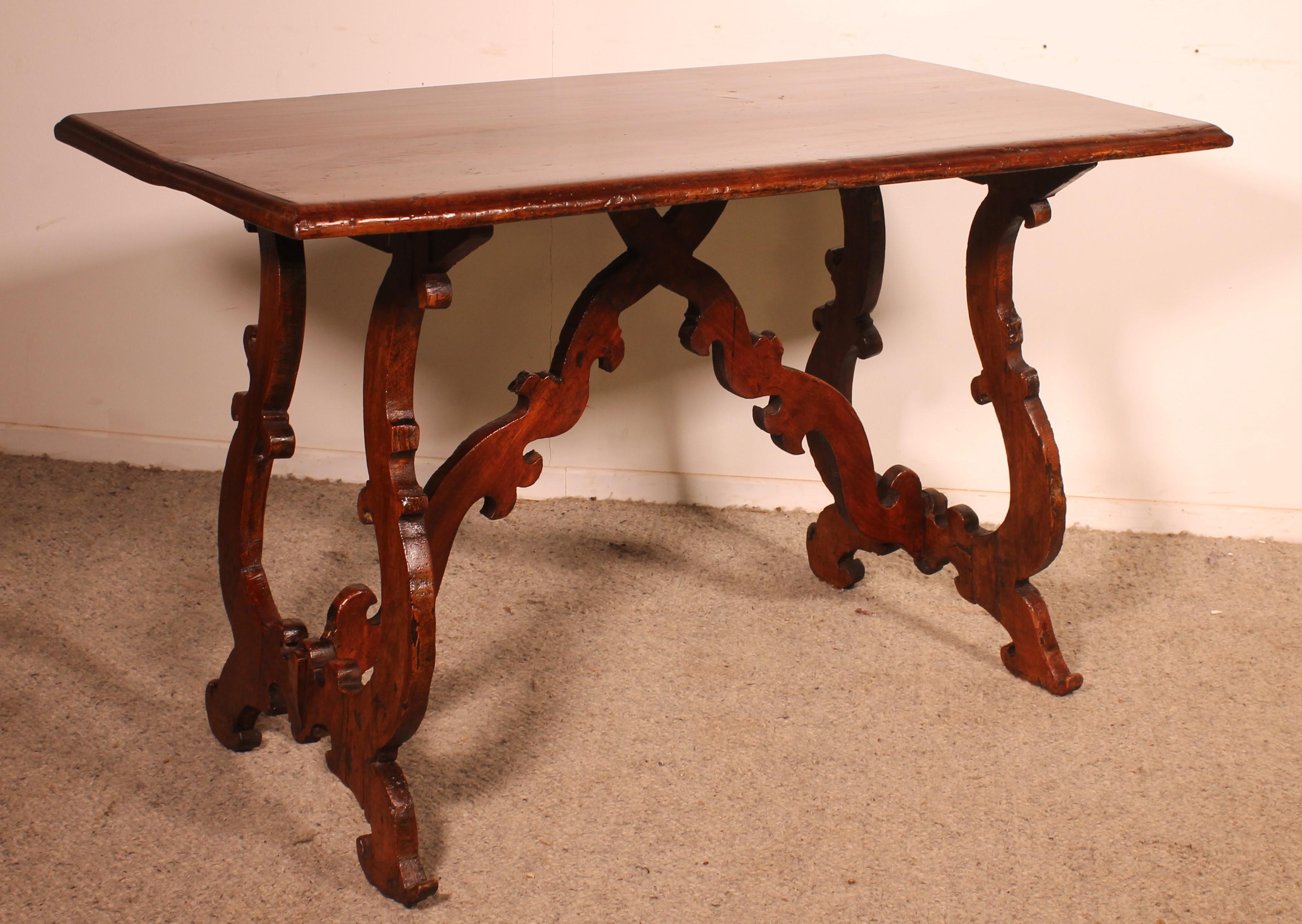 17th Century Italian Renaissance Walnut Table For Sale 3