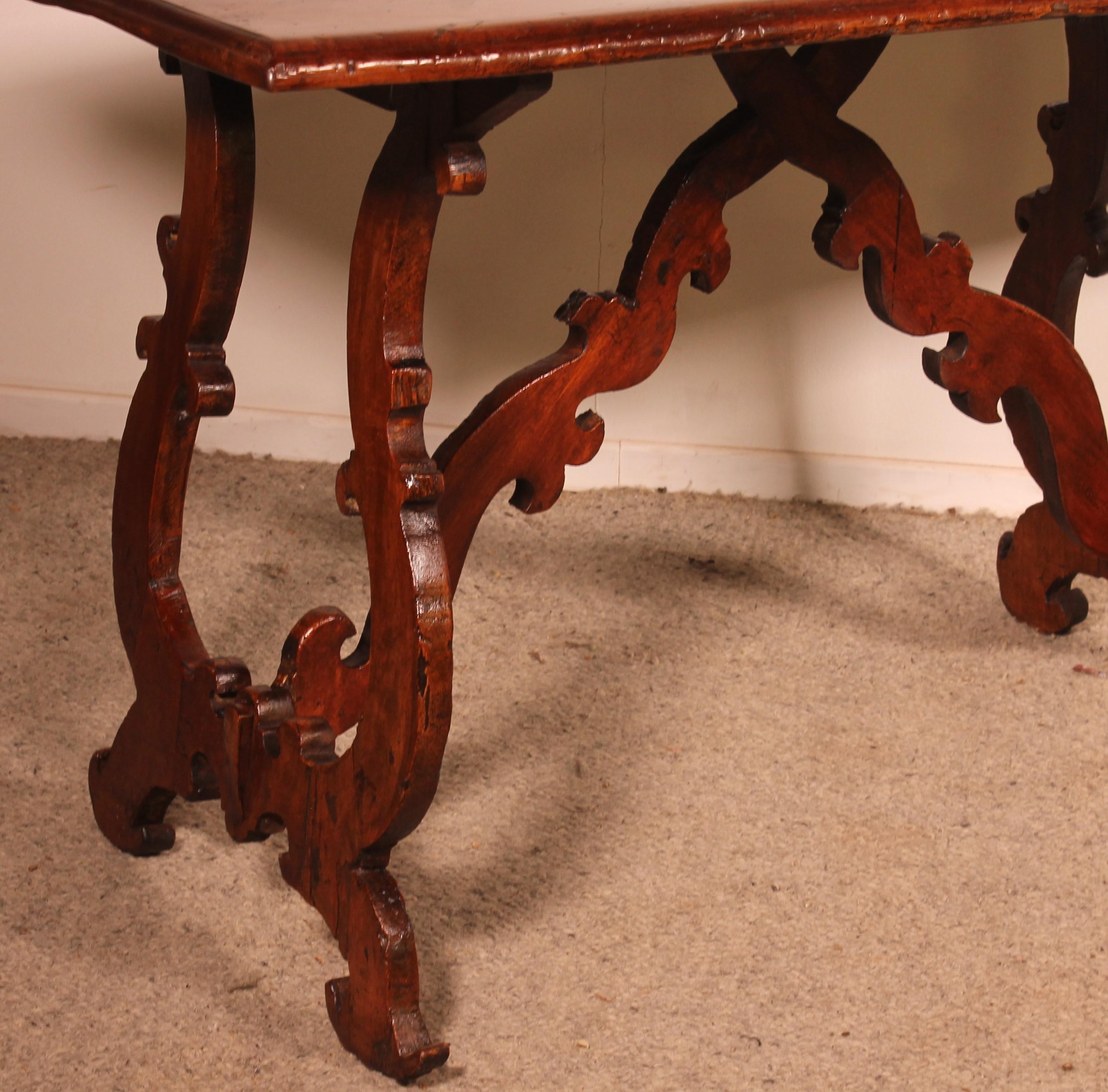 17th Century Italian Renaissance Walnut Table For Sale 4